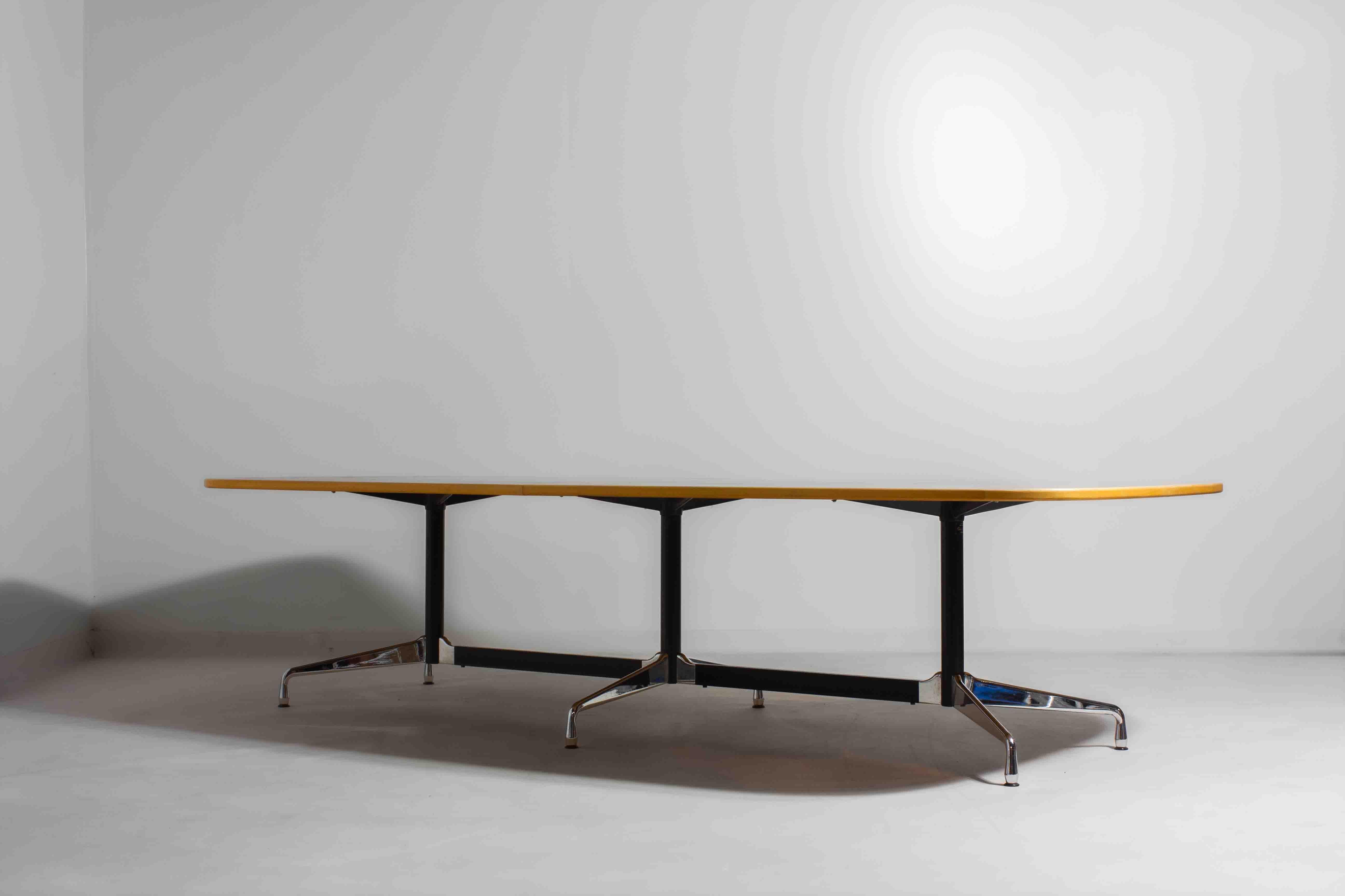 XXL segmented Eames conference or dining table (Mitte des 20. Jahrhunderts) im Angebot