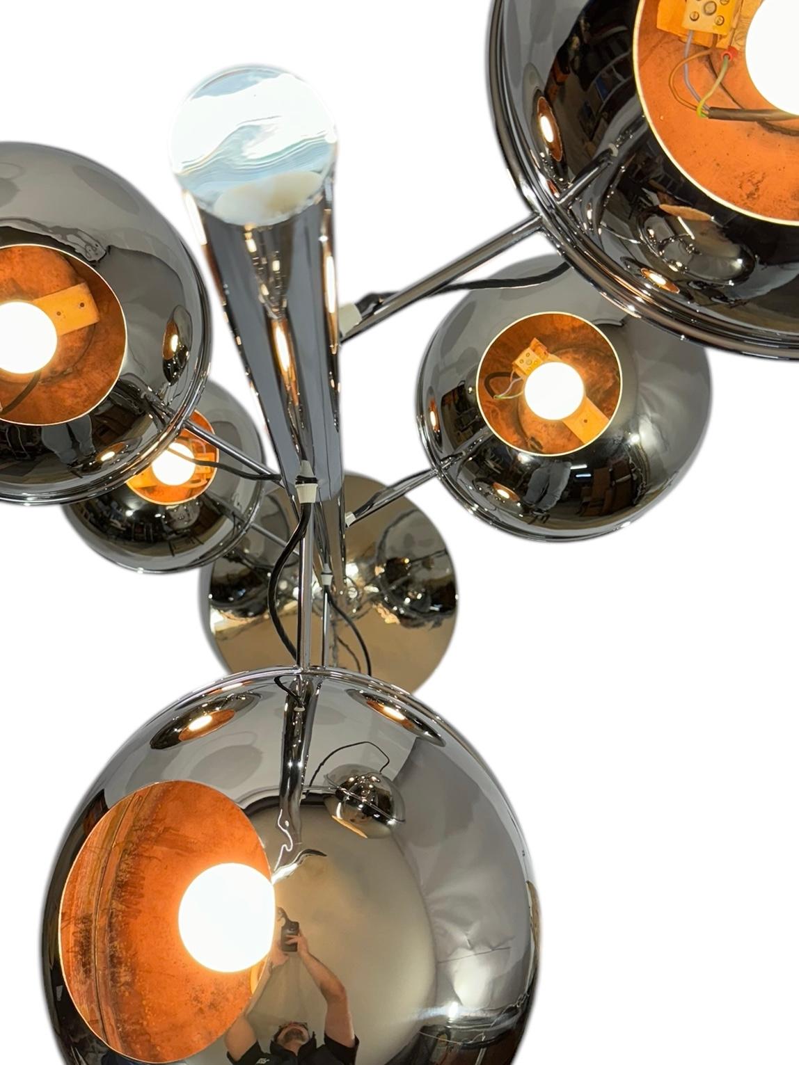 italien Lampadaire XXL de l'ère Space en cuivre nickelé - Pièce emblématique des années 1960 en vente