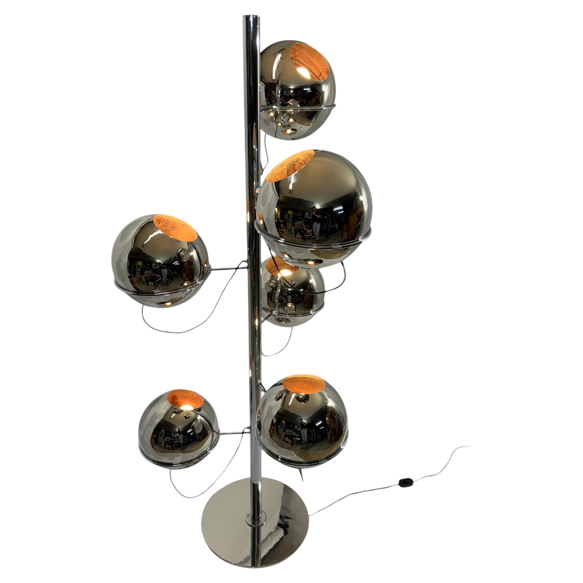 Lampadaire XXL de l'ère Space en cuivre nickelé - Pièce emblématique des années 1960 en vente