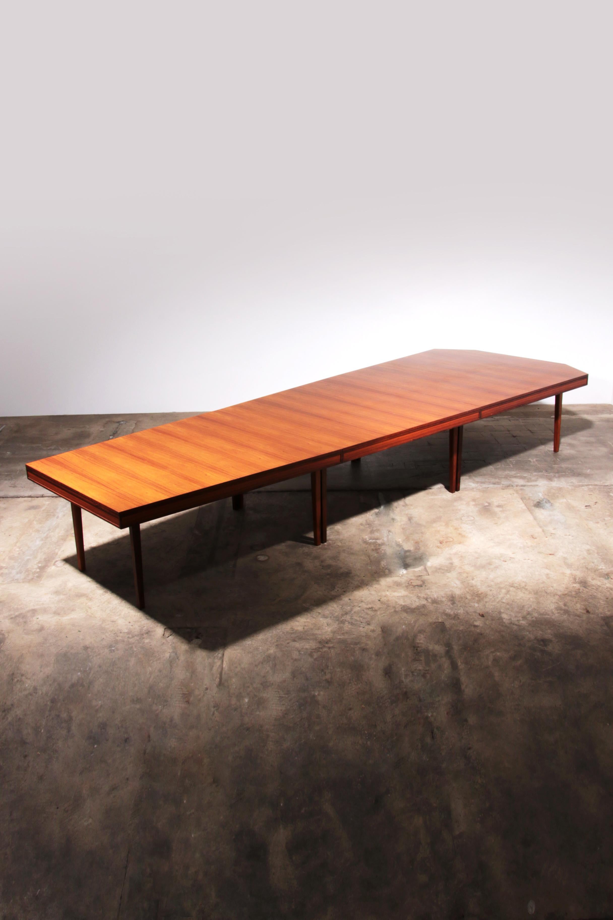 Table de conférence vintage XXL en teck du milieu du siècle dernier en vente 7