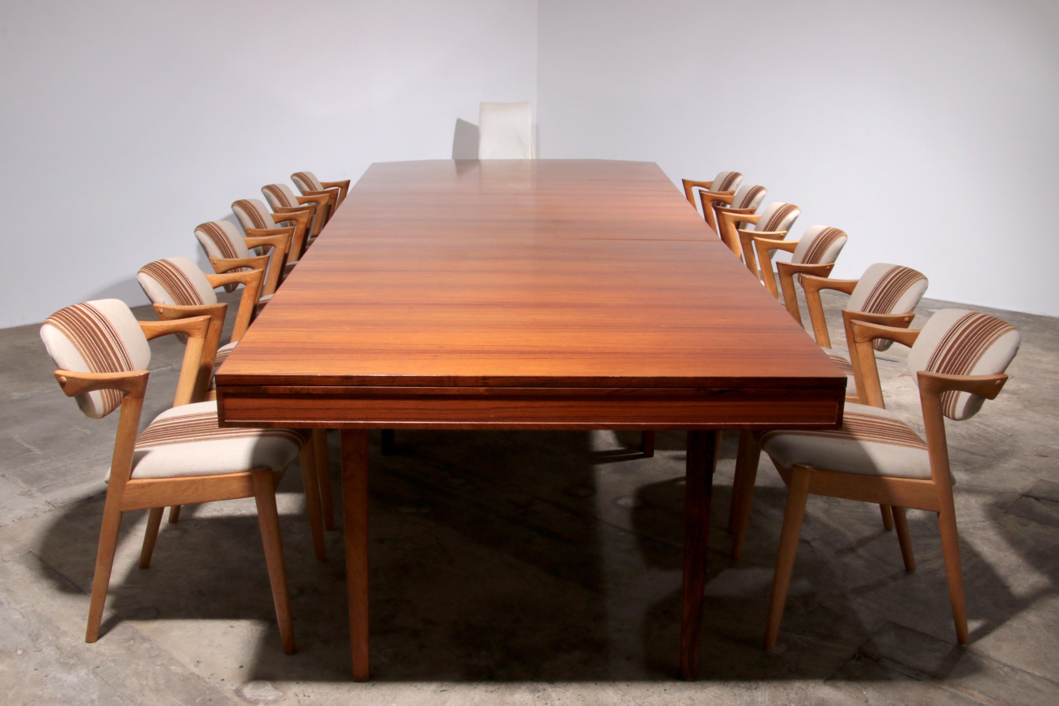 Table de conférence vintage XXL en teck du milieu du siècle dernier en vente 1