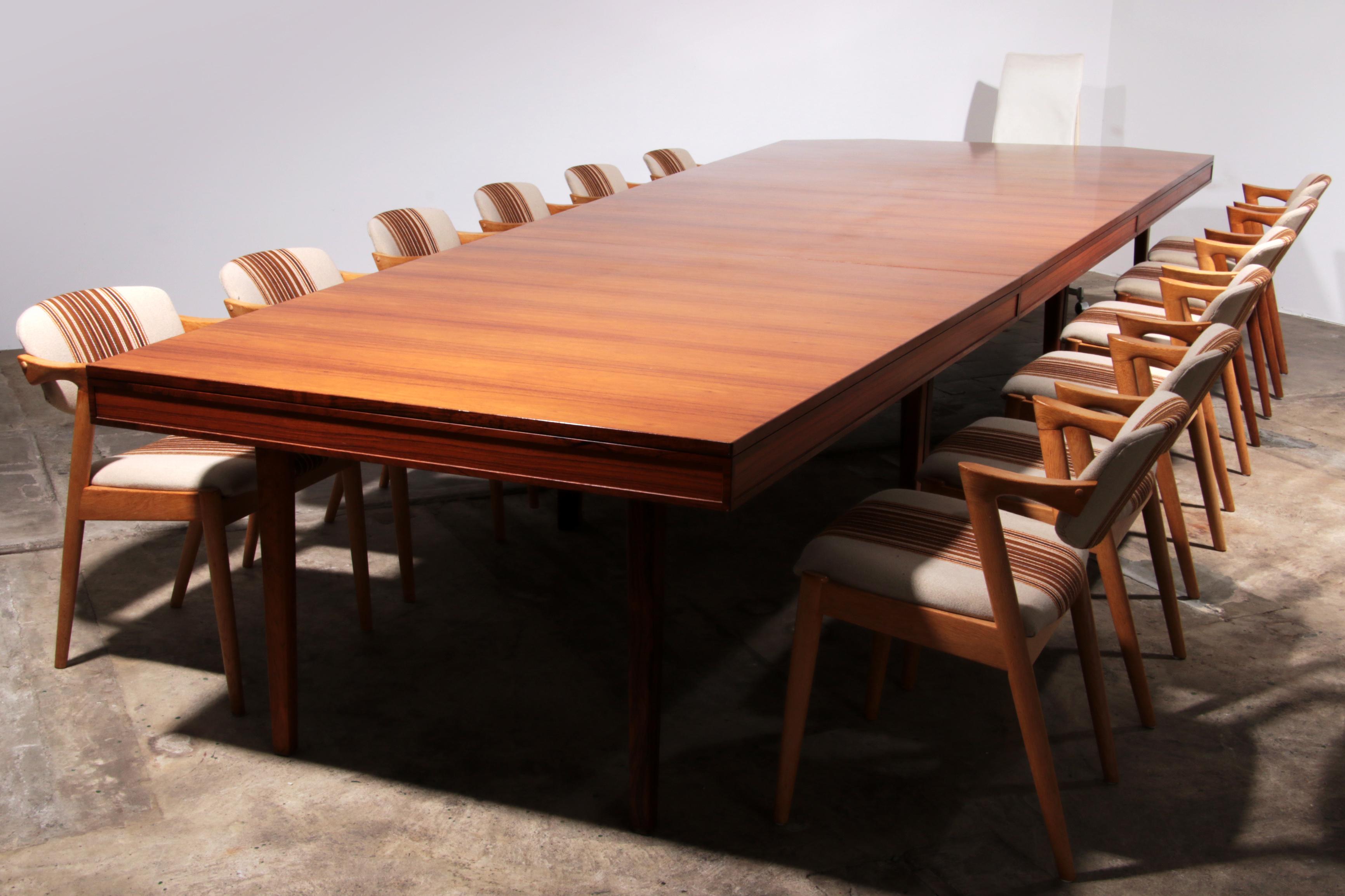 Table de conférence vintage XXL en teck du milieu du siècle dernier en vente 2