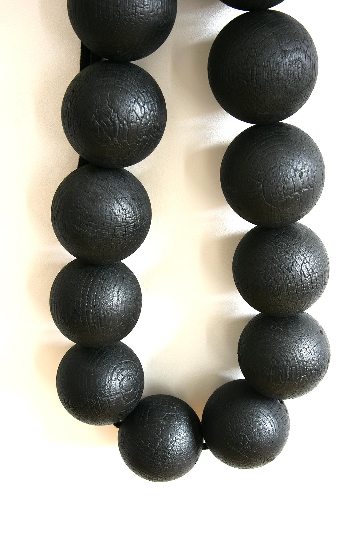 Collana da parete XXL in legno bruciato shou-sugi-ban - Creazione Sébastien KRIER In condizioni Nuovo in vendita a AIX-EN-PROVENCE, FR