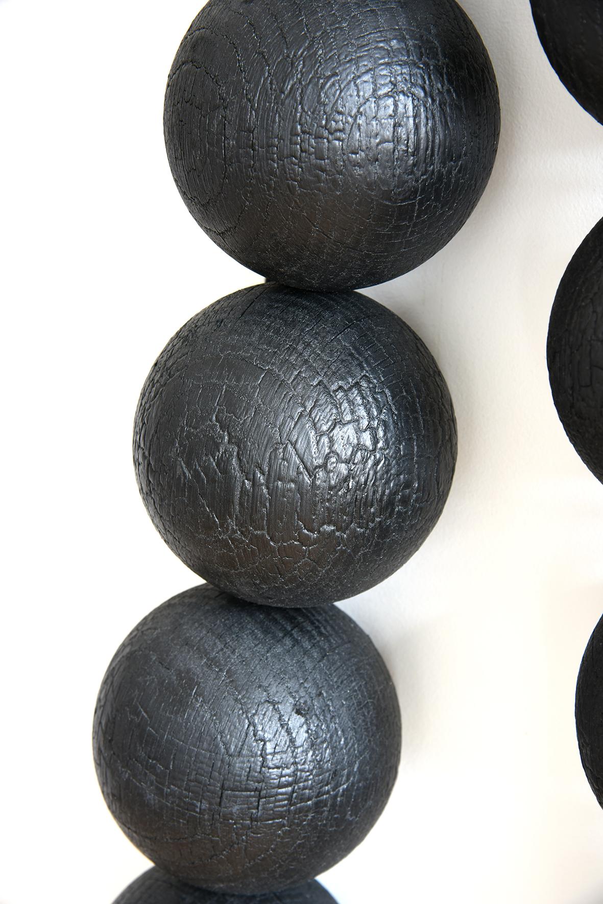 XXI secolo e contemporaneo Collana da parete XXL in legno bruciato shou-sugi-ban - Creazione Sébastien KRIER in vendita
