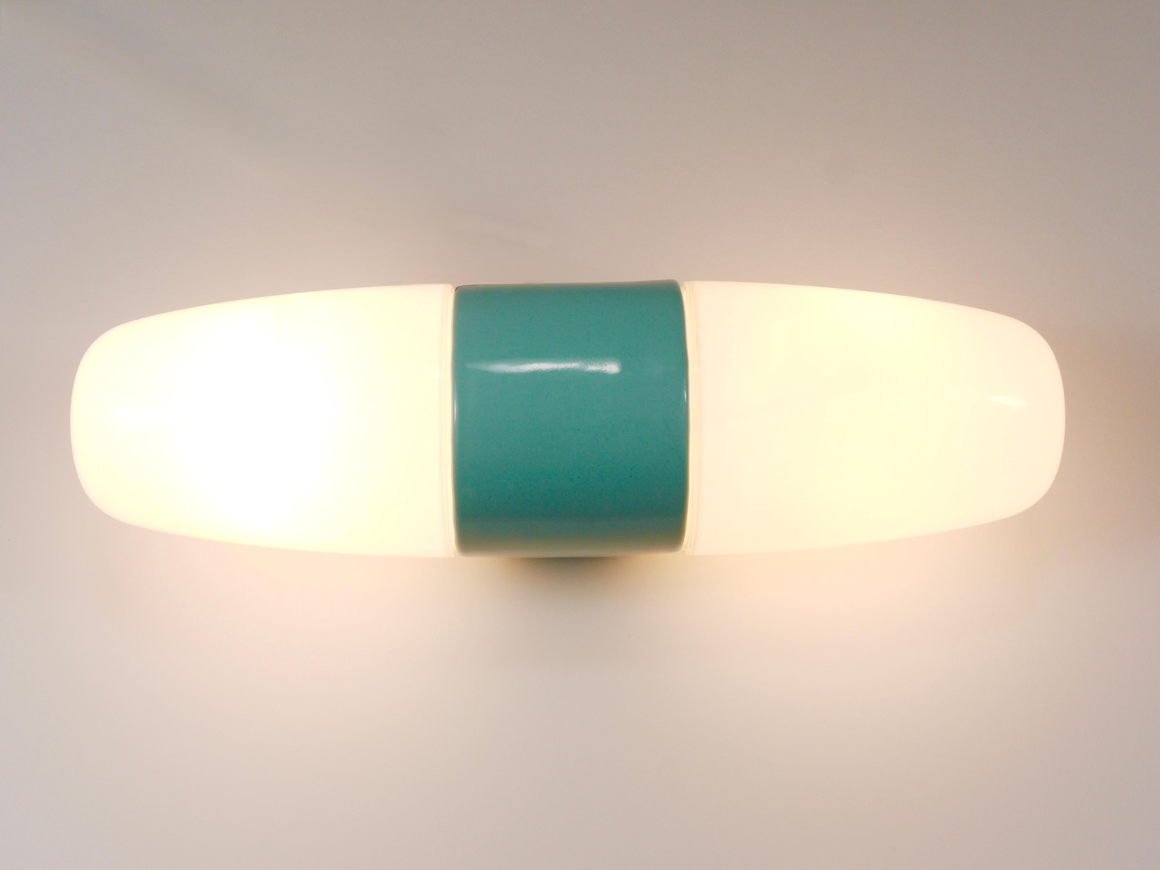 Mid-Century moderno Lampada a parete doppia Wilhelm Wagenfeld Turchese Bauhaus, Linder Germania in vendita