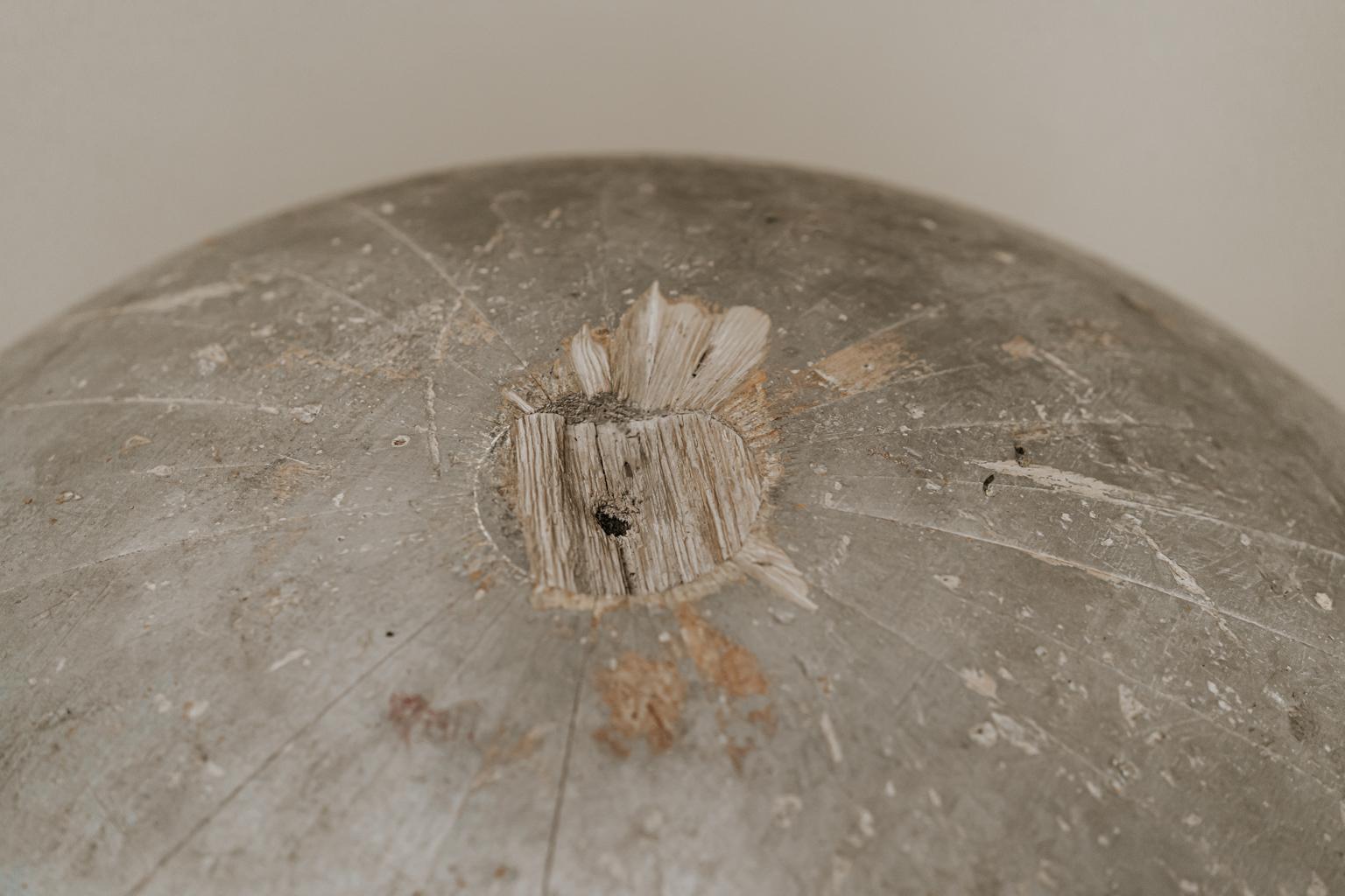 Extra Large Wooden Sphere In Good Condition In Brecht, BE