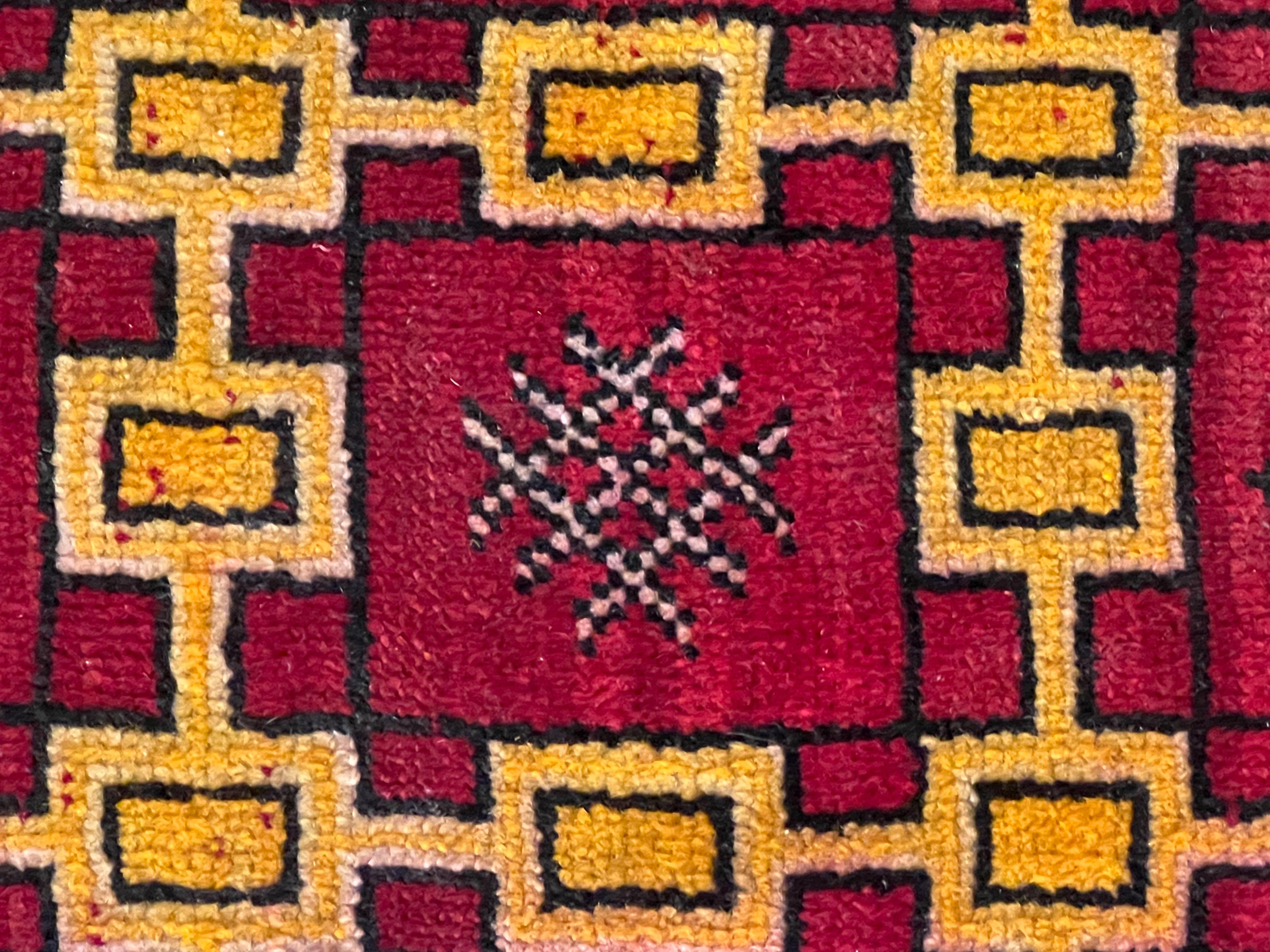XXth Century Berber Carpet Ouarzate Red and Yellow, ca 1950 For Sale 4