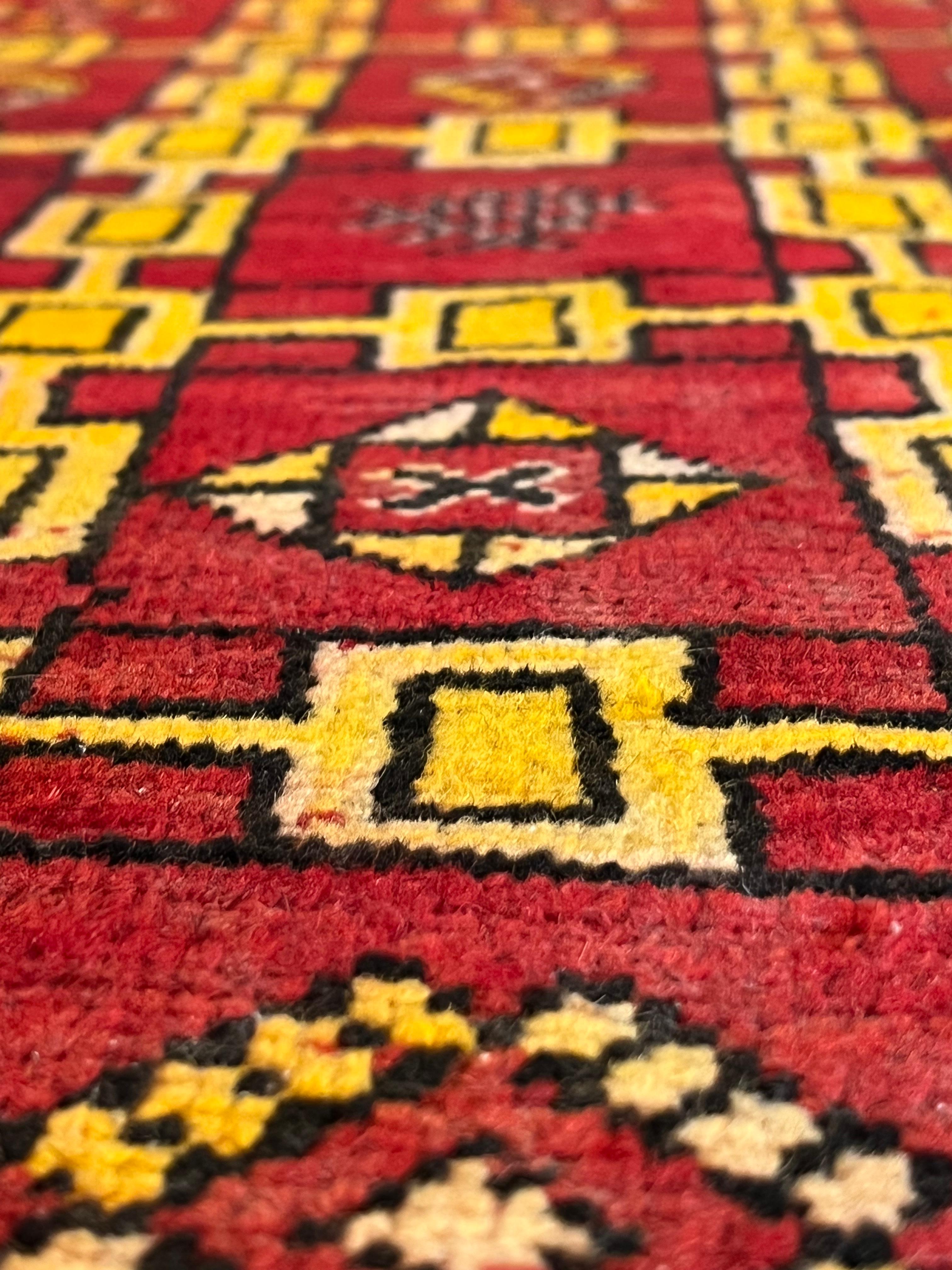XXth Century Berber Carpet Ouarzate Red and Yellow, ca 1950 For Sale 5