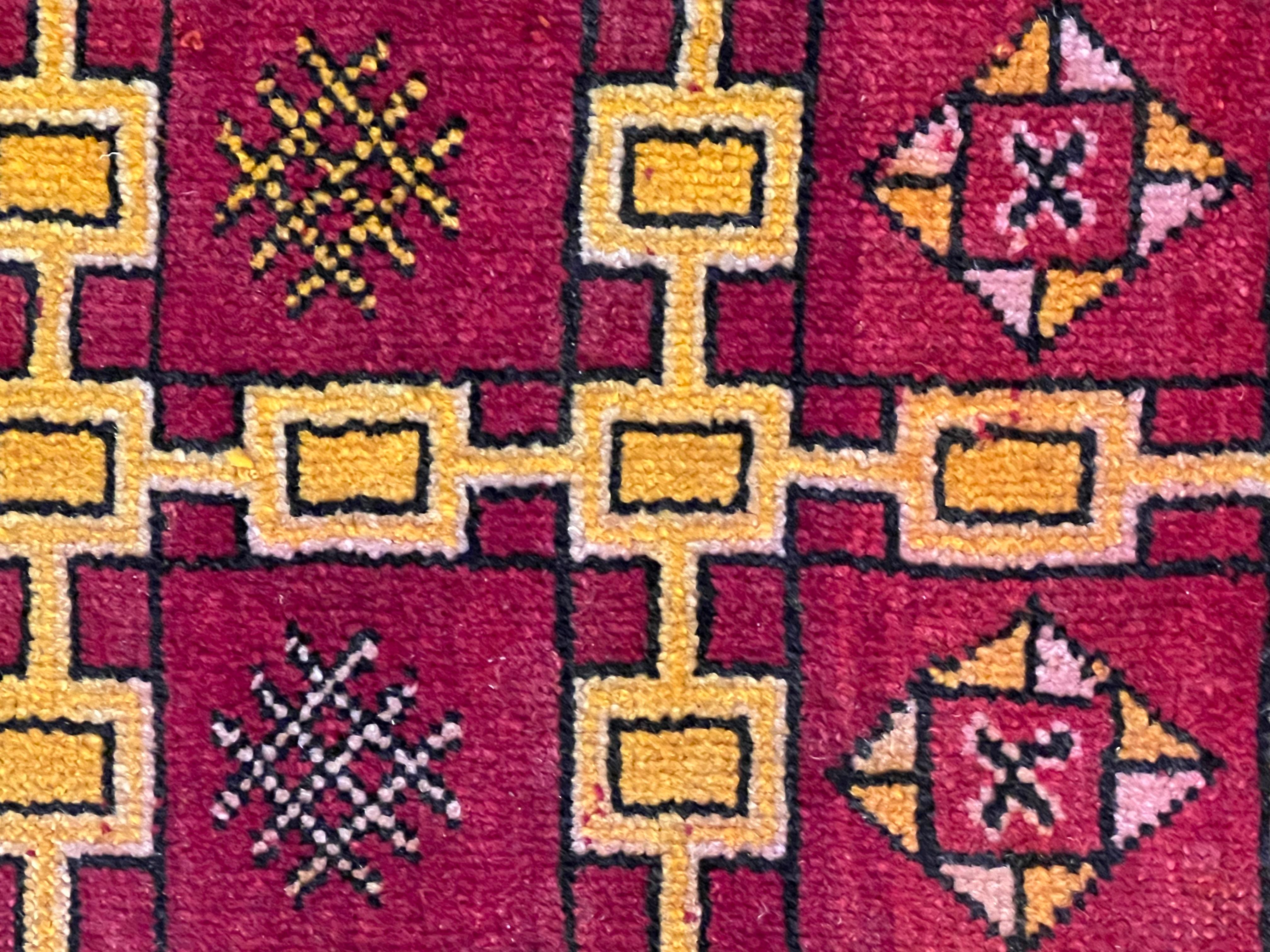 XXth Century Berber Carpet Ouarzate Red and Yellow, ca 1950 For Sale 2
