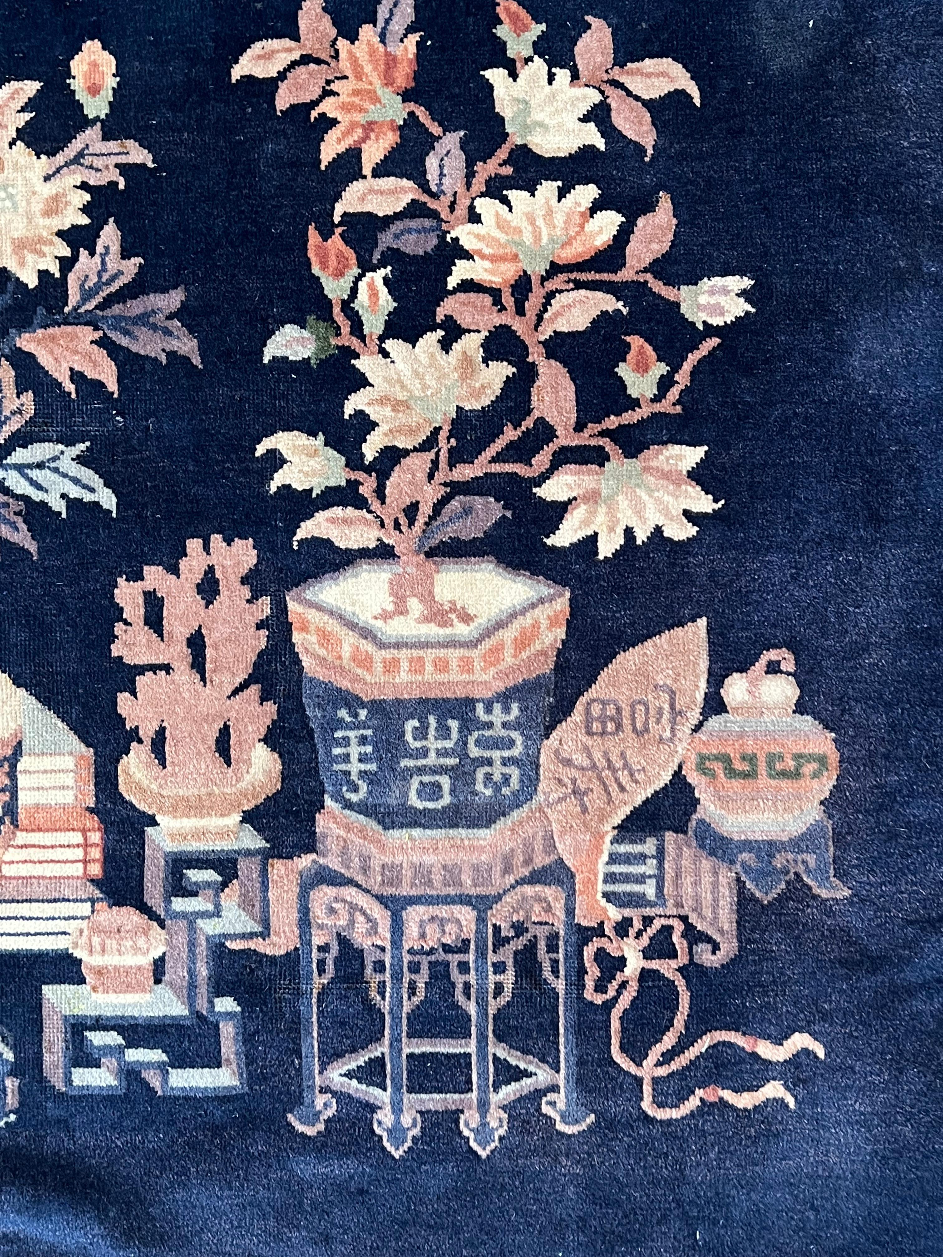 Annodato a mano Tappeto pechinese floreale blu, marrone e bianco del XX secolo, 1910 circa in vendita