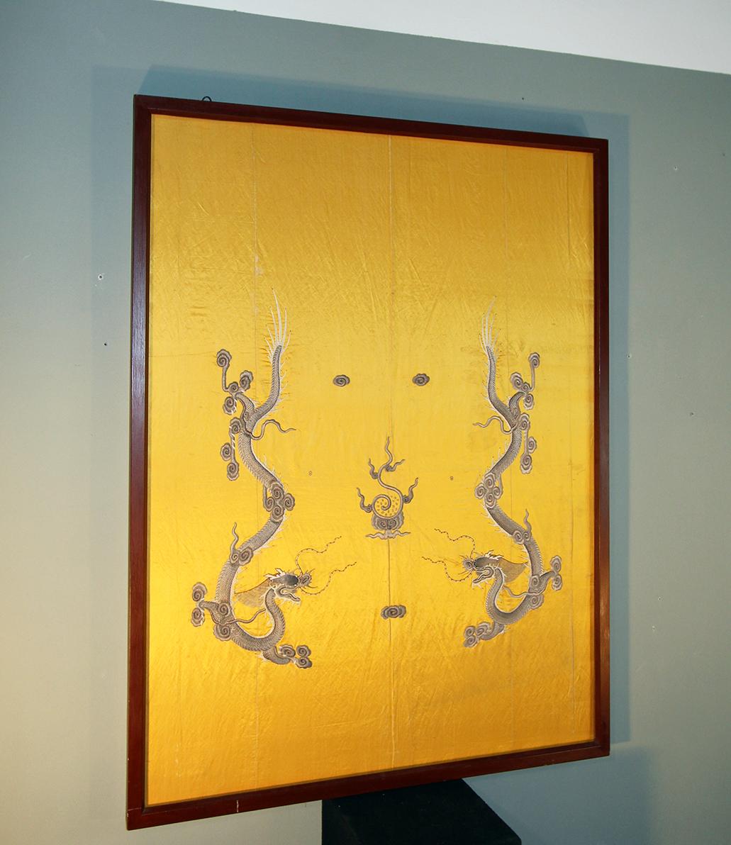 20th Century XX. th Century Chinese Silk Embroidered Whit Two Dragons and the Fireball For Sale