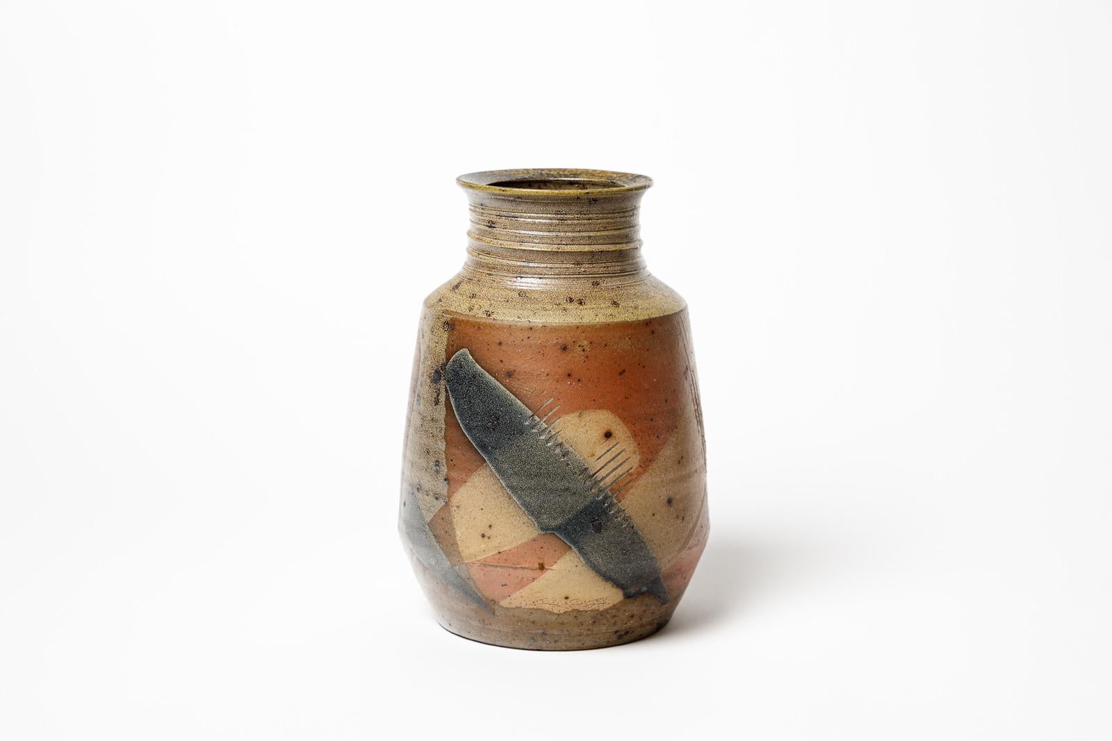 Gustave Tiffoche

Vase en céramique en grès d'Asbtract réalisé vers 1970

Pièce unique faite à la main

Condition originale parfaite.

Signé à la base

hauteur : 23 cm
Grand : 15 cm