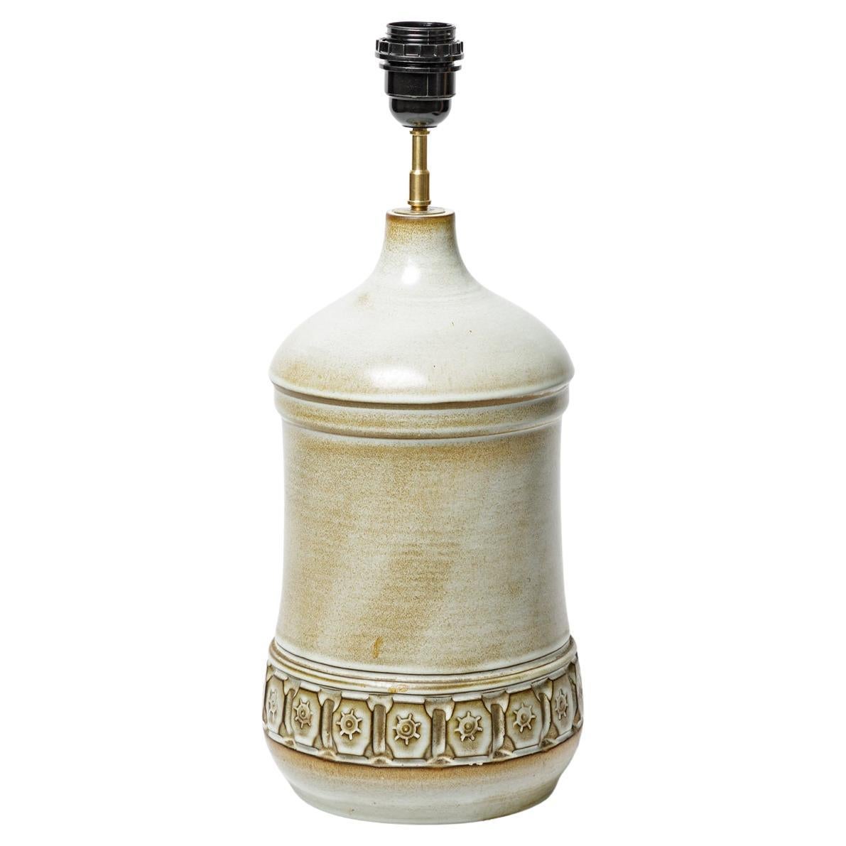 Lámpara de sobremesa de cerámica blanca de diseño del siglo XX de Huguette Bessone Vallauris 1960
