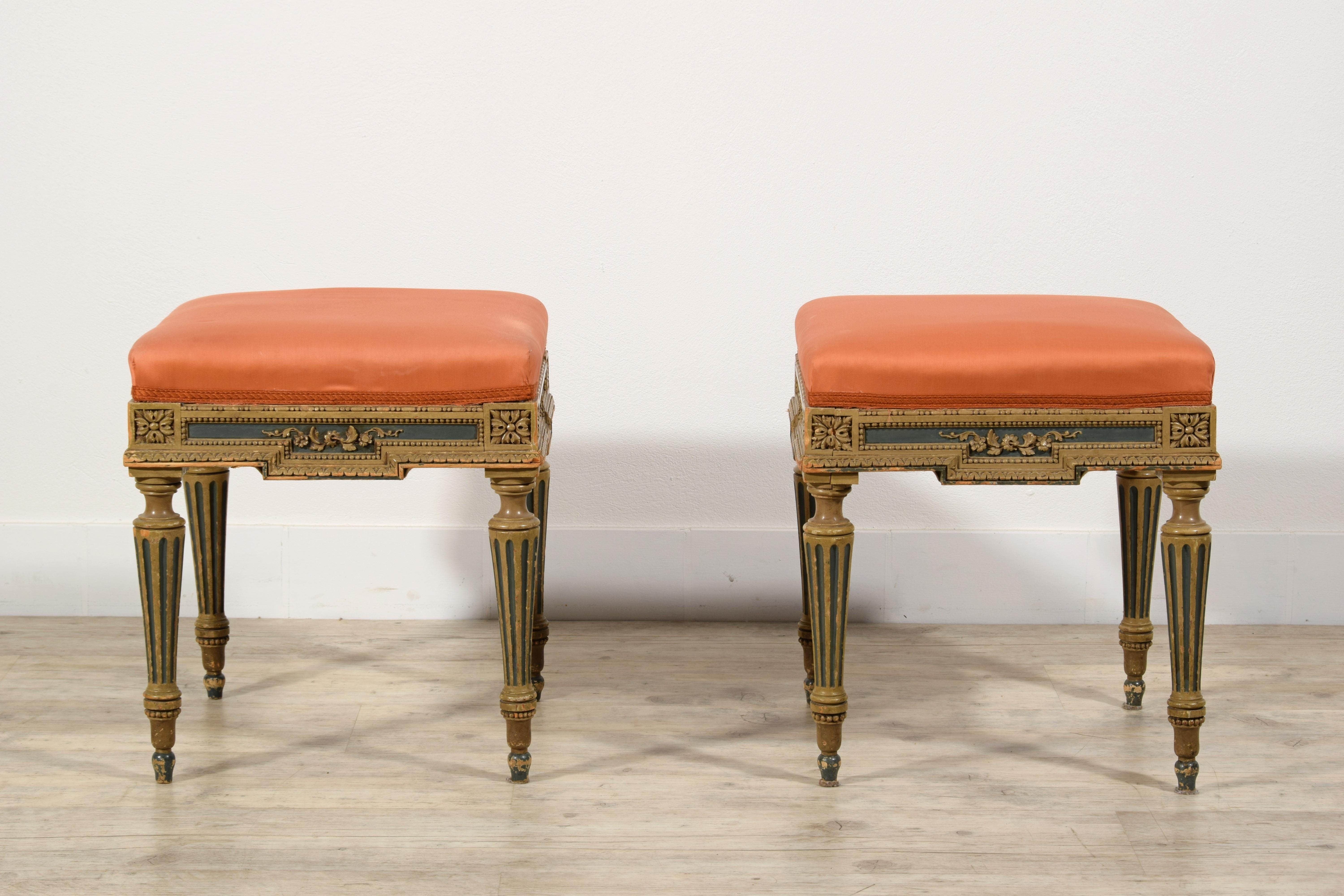 XXth Century, Pair of Italian Neoclassical Style Lacquered Wood Stools For Sale 8