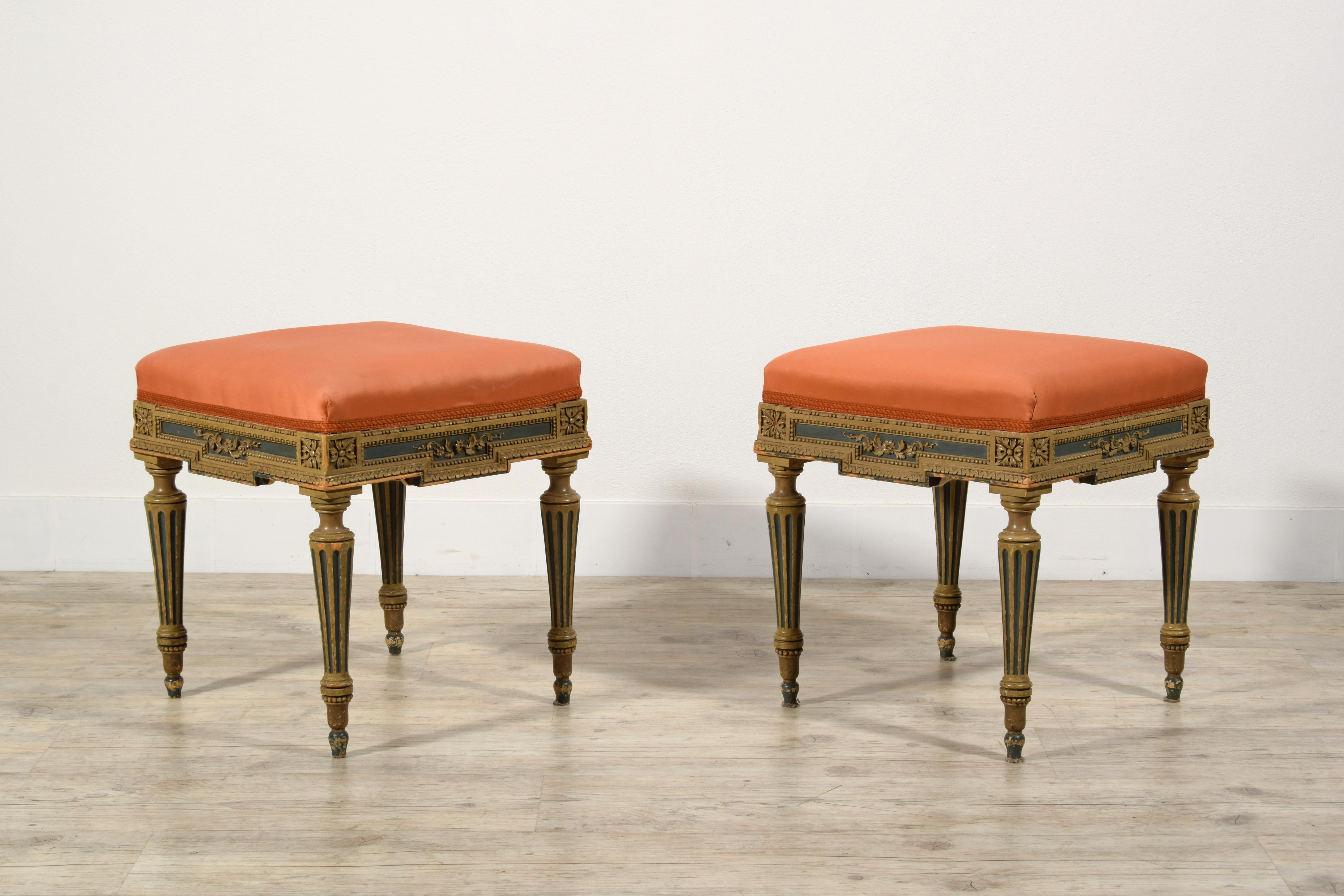 XXth Century, Pair of Italian Neoclassical Style Lacquered Wood Stools For Sale 9