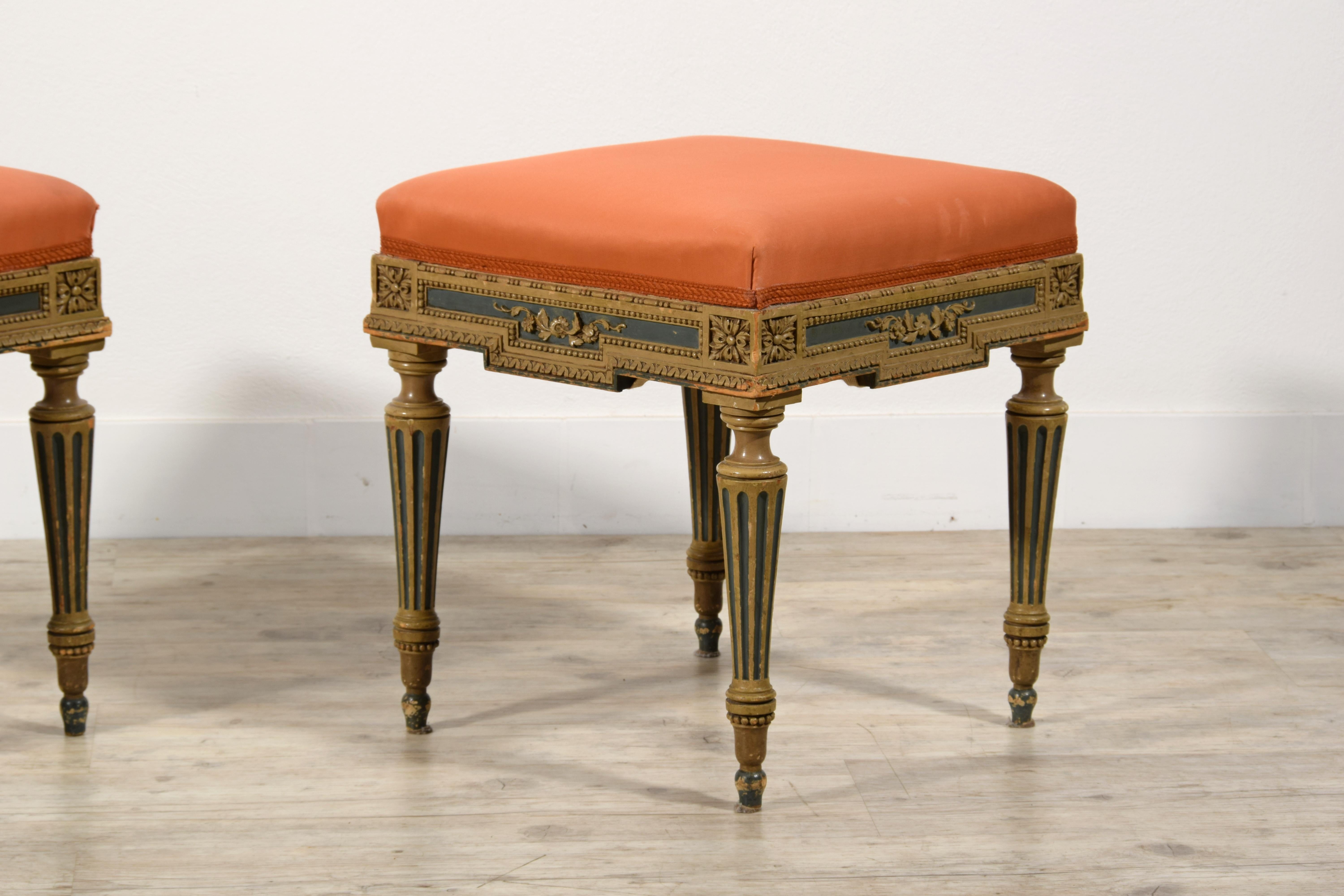 XXth Century, Pair of Italian Neoclassical Style Lacquered Wood Stools For Sale 14
