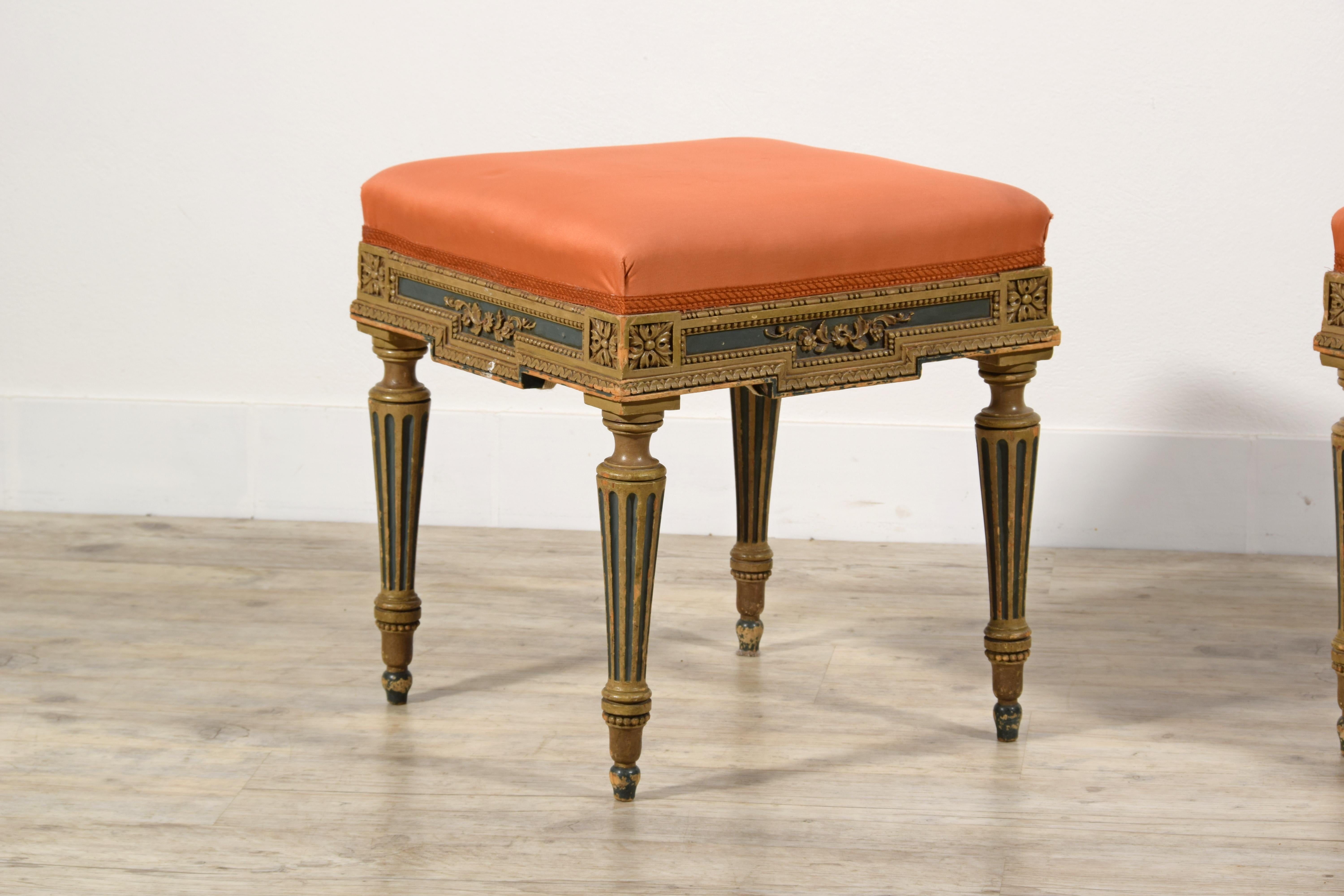 XXth Century, Pair of Italian Neoclassical Style Lacquered Wood Stools For Sale 15