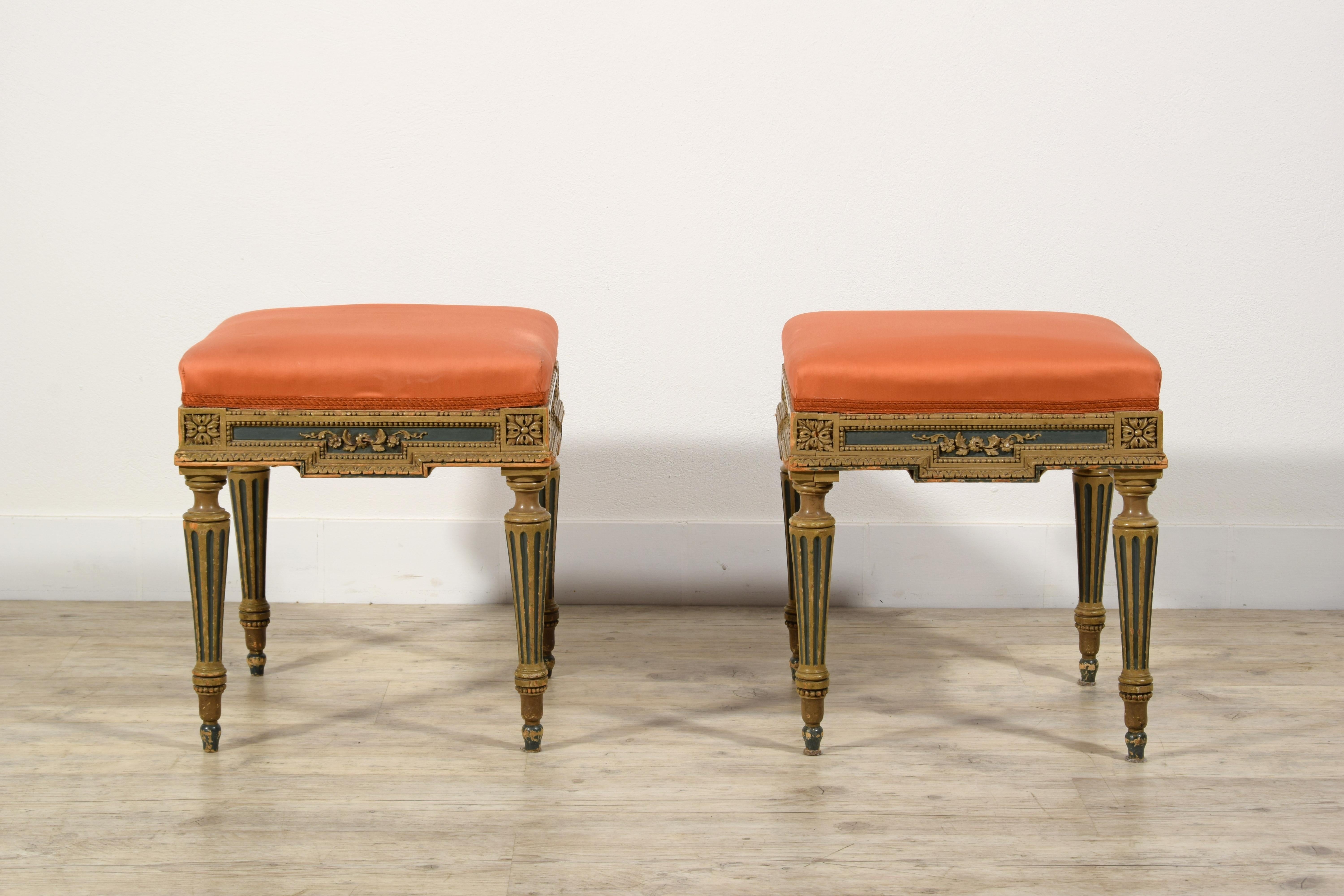 Hand-Carved XXth Century, Pair of Italian Neoclassical Style Lacquered Wood Stools For Sale