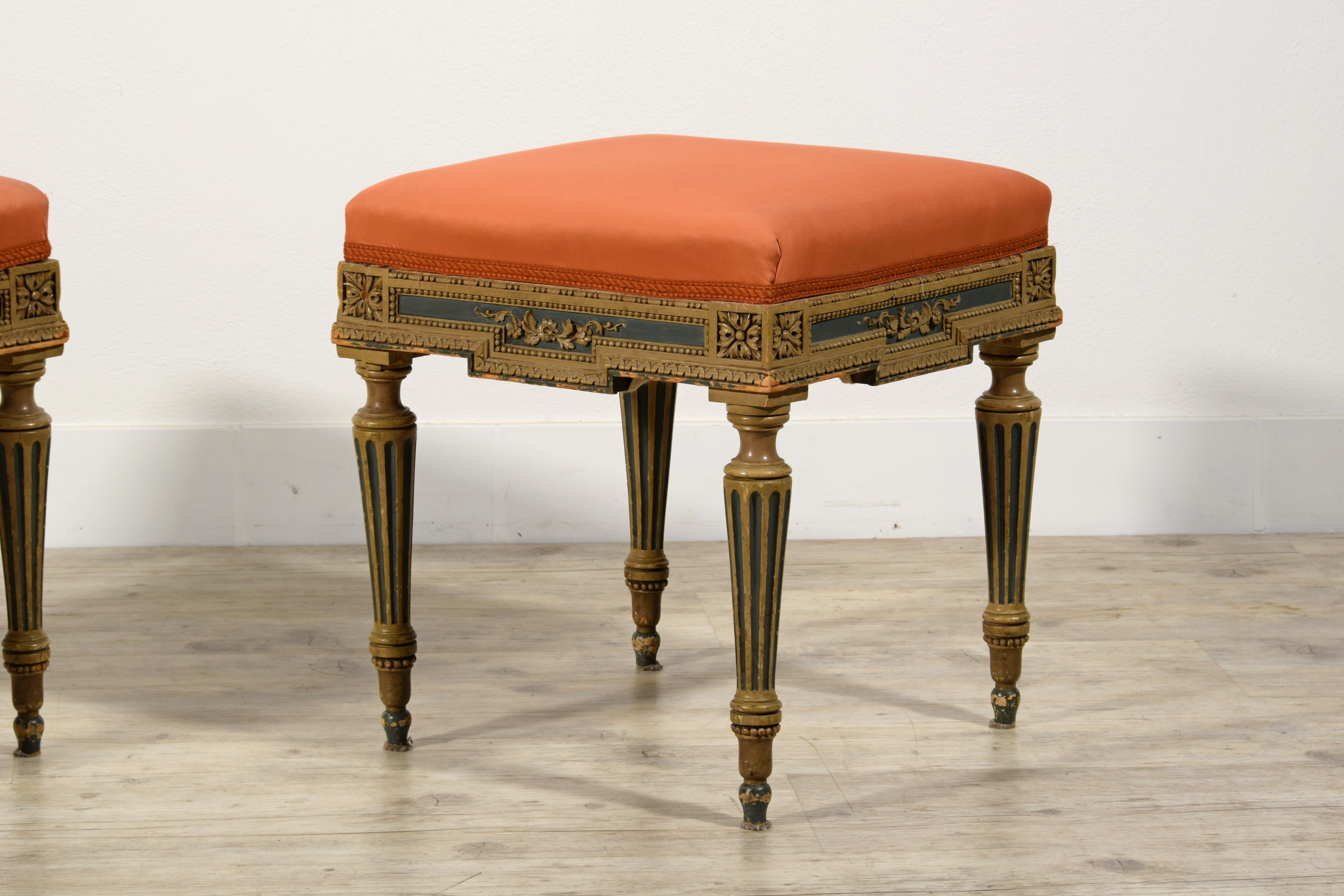 XXth Century, Pair of Italian Neoclassical Style Lacquered Wood Stools For Sale 1