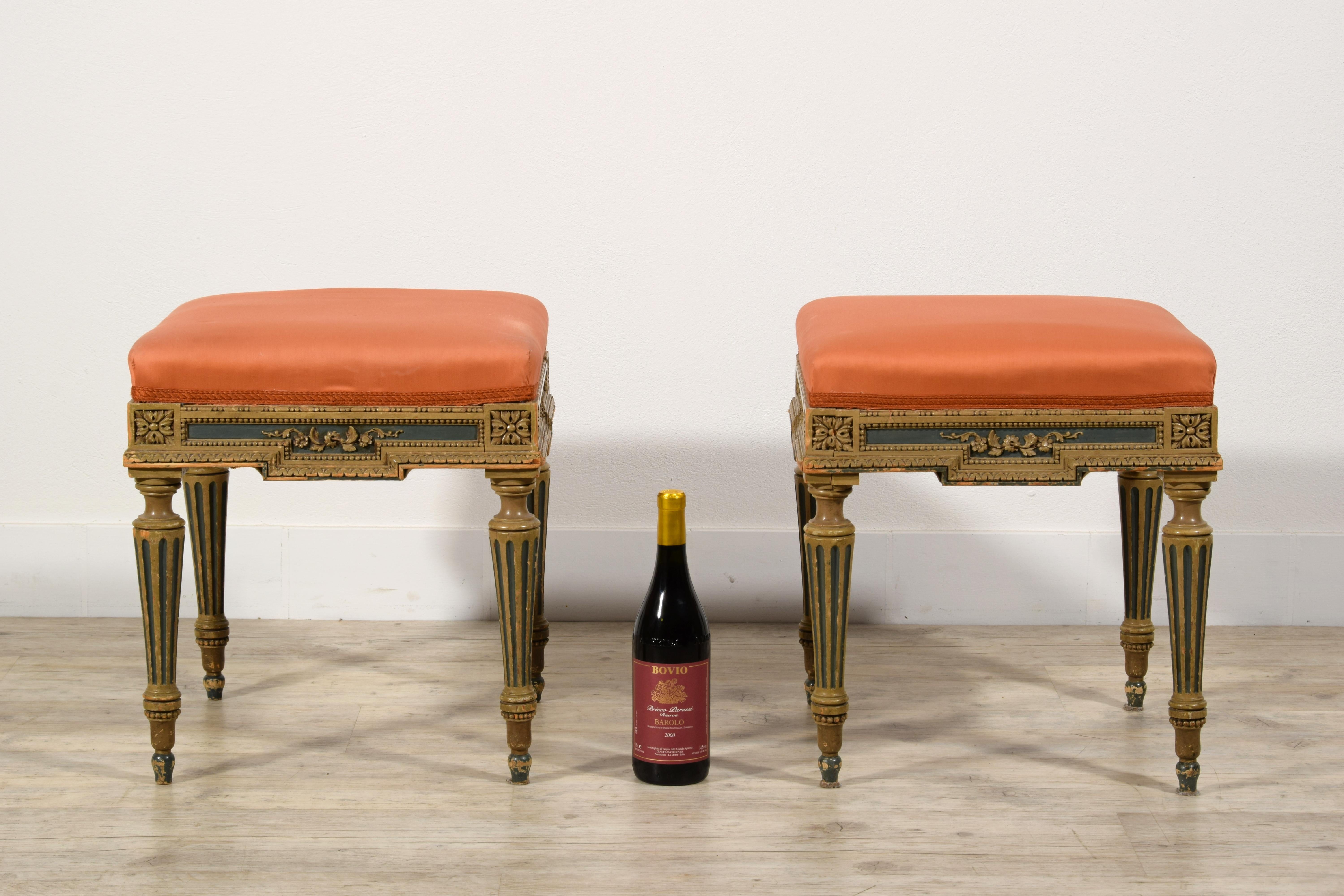 XXth Century, Pair of Italian Neoclassical Style Lacquered Wood Stools For Sale 2