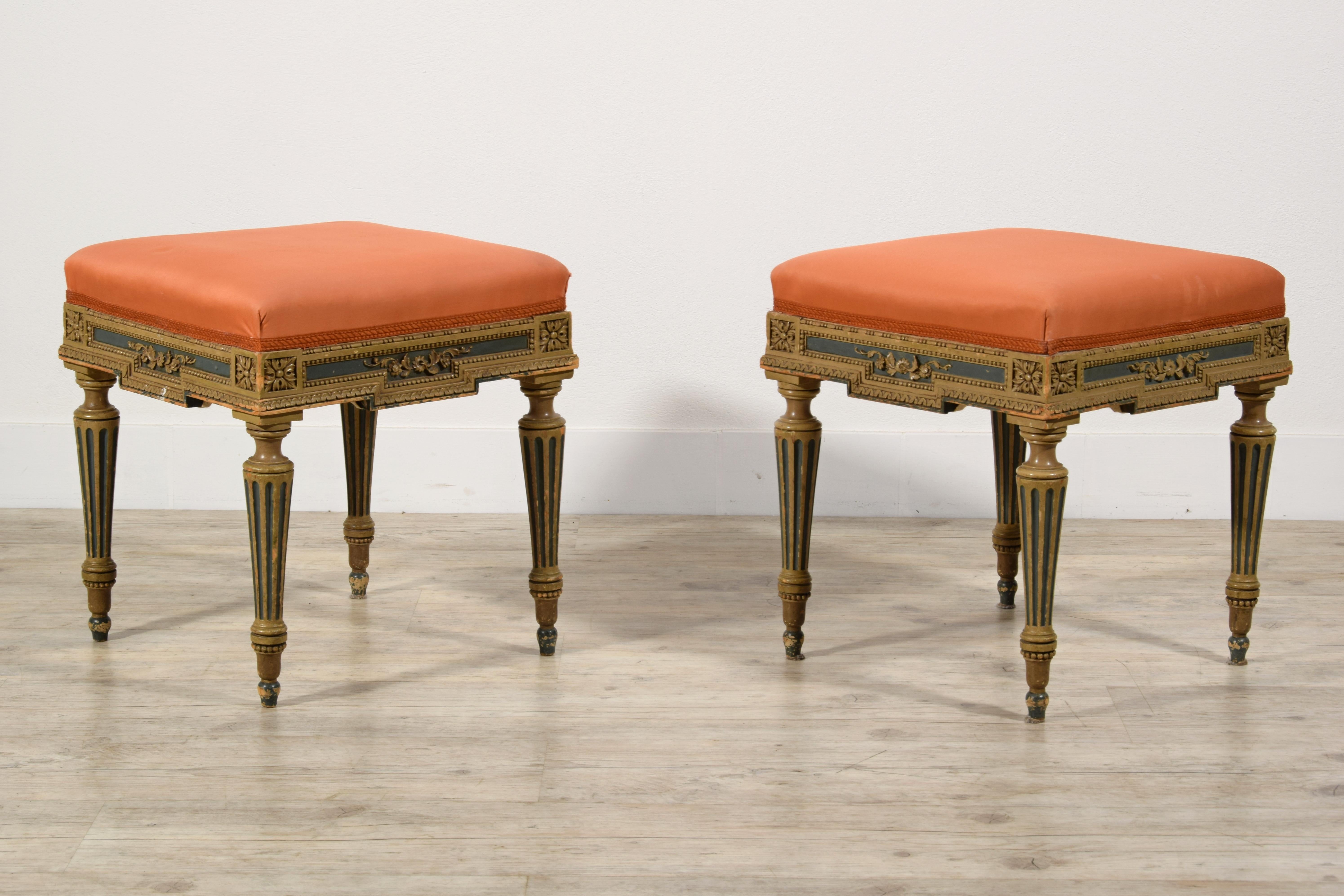 XXth Century, Pair of Italian Neoclassical Style Lacquered Wood Stools For Sale 4