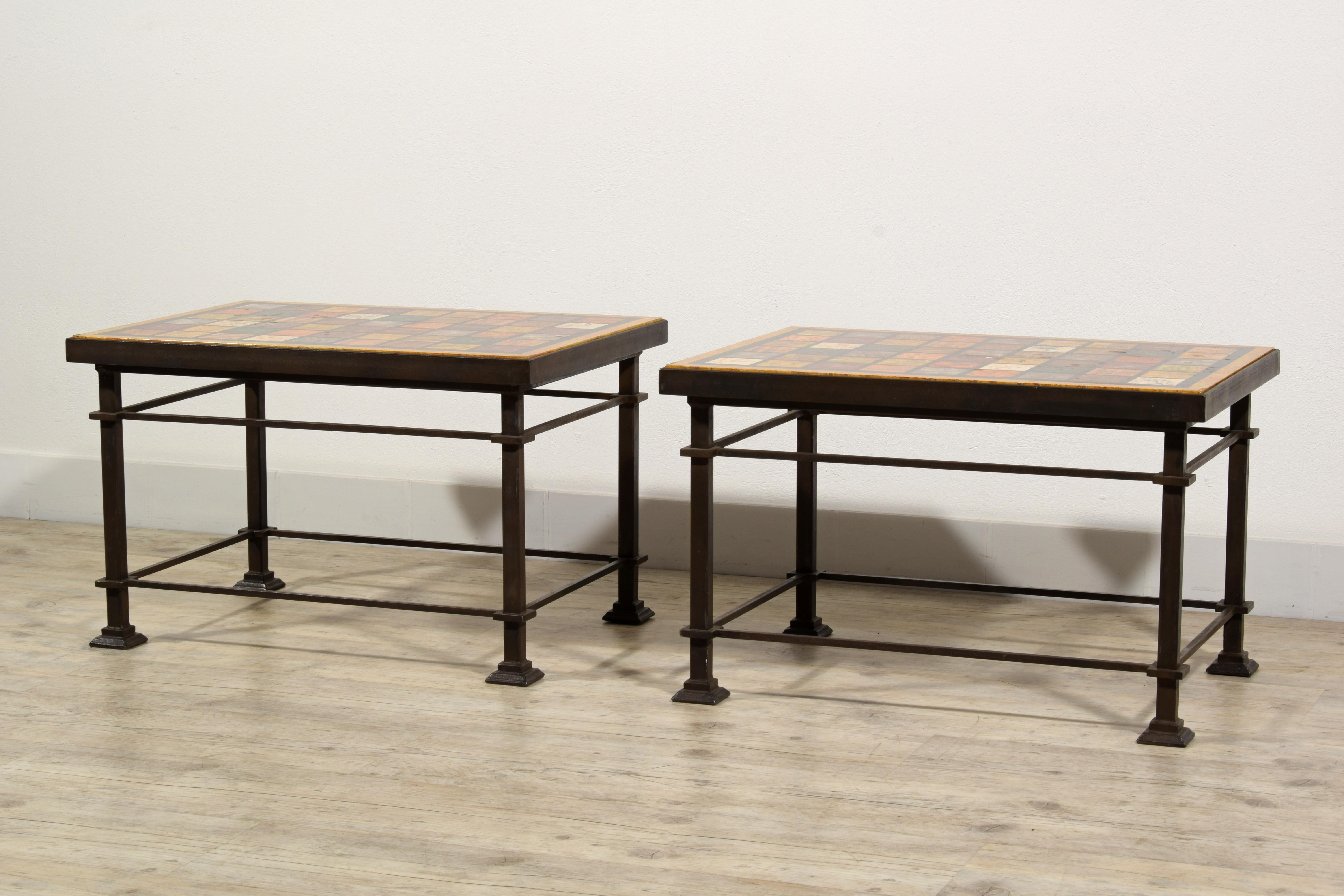 XXth Century, Pair of Roman Coffee Tables with Lacquered Wood Top For Sale 11