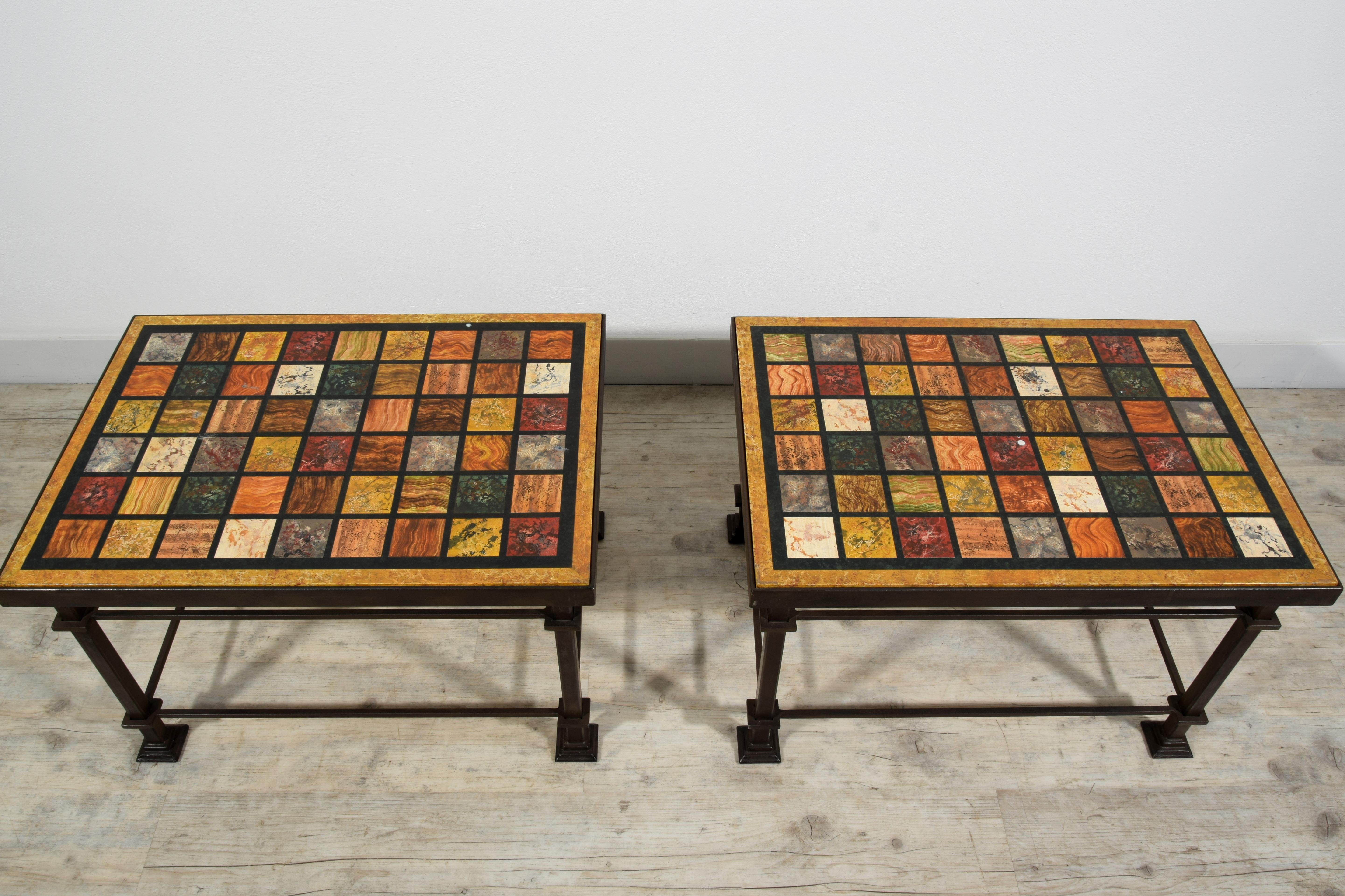 XXth Century, Pair of Roman Coffee Tables with Lacquered Wood Top For Sale 2