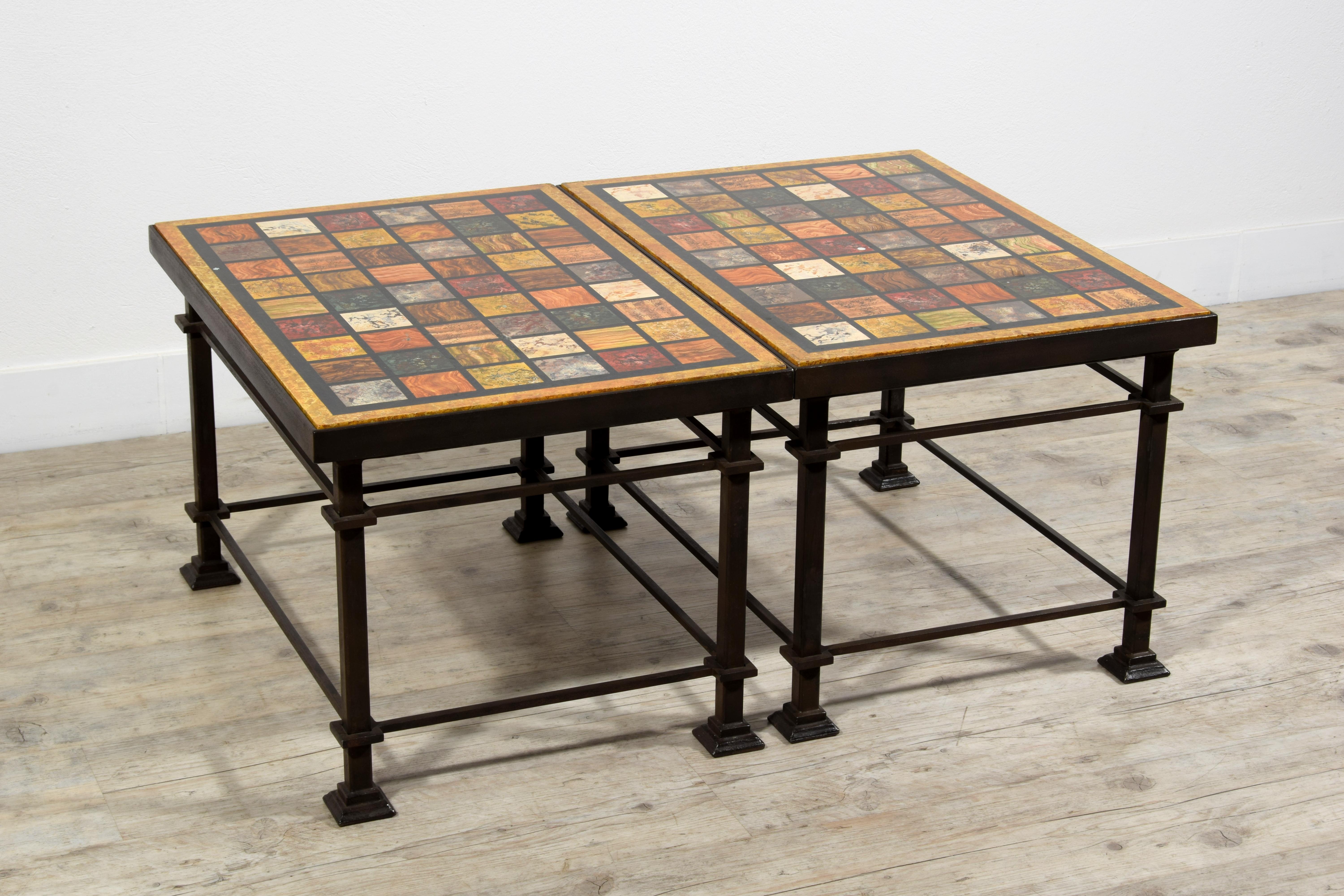 XXth Century, Pair of Roman Coffee Tables with Lacquered Wood Top For Sale 3