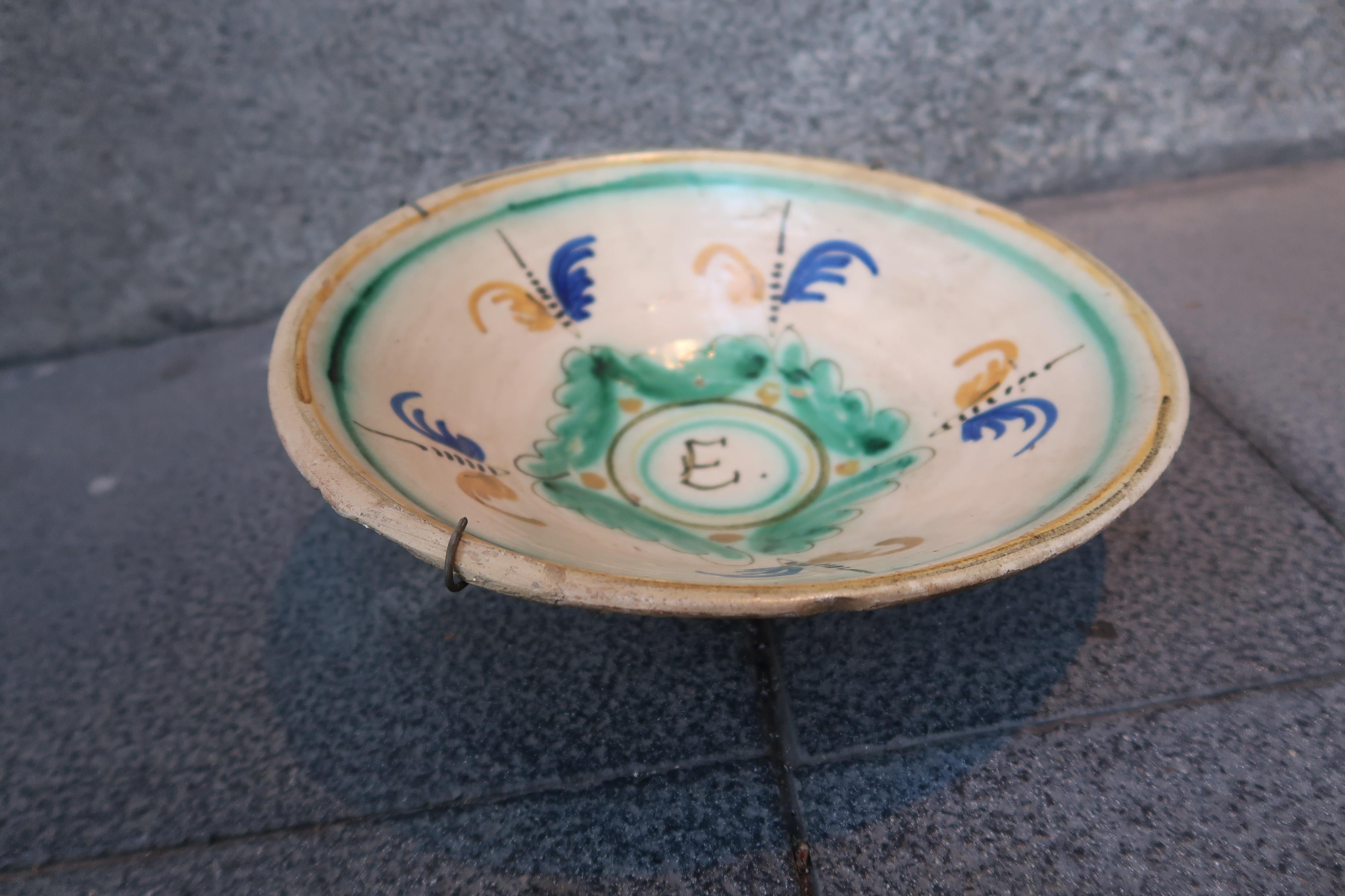 20th Century Spanish Green, Blue, Brown and White Glazed Terracotta Lebrillo In Good Condition In Madrid, ES