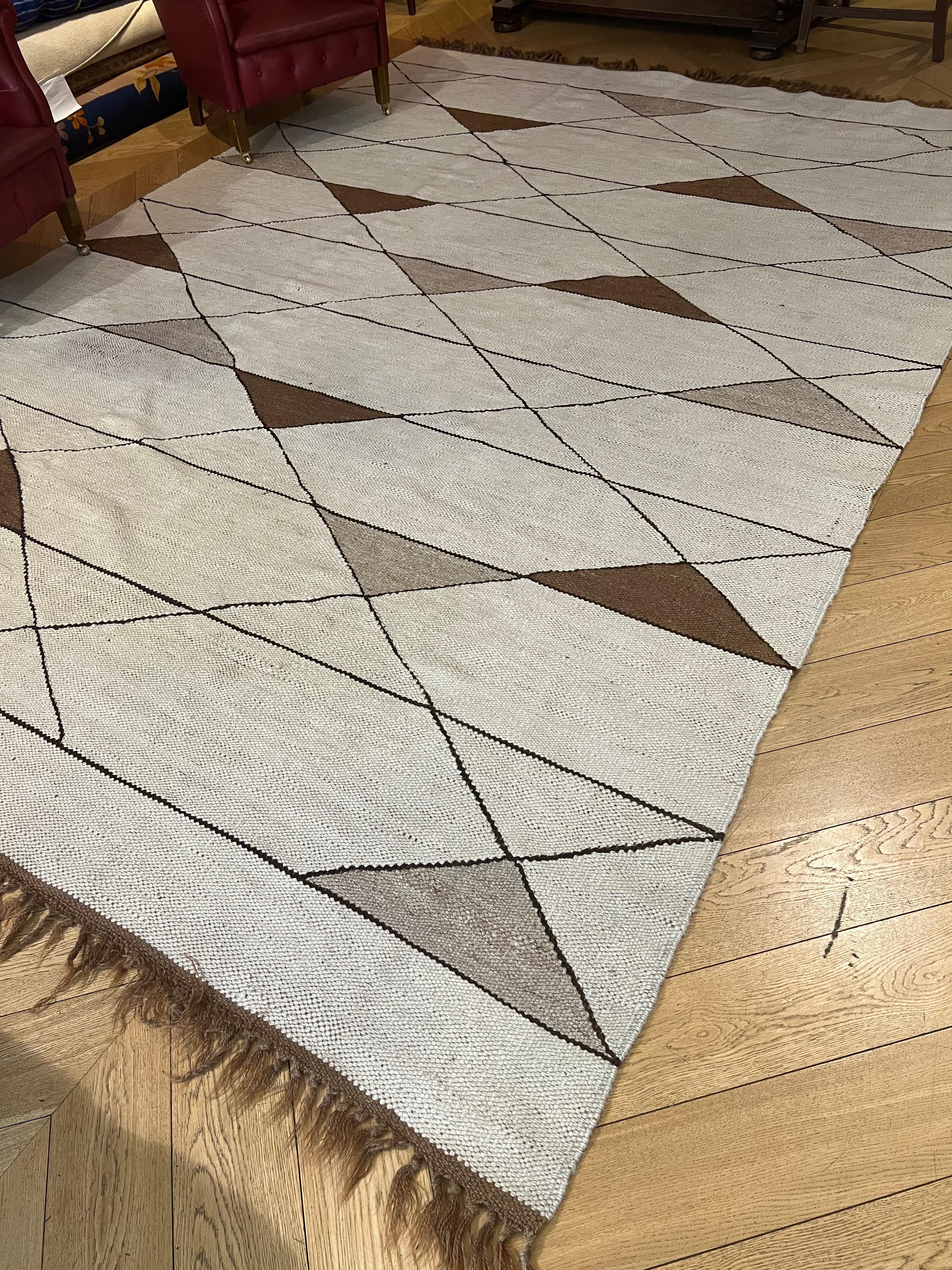 Hand-Knotted XXth Century White Grey and Brown Geometric Polish Kilim from 70’s For Sale