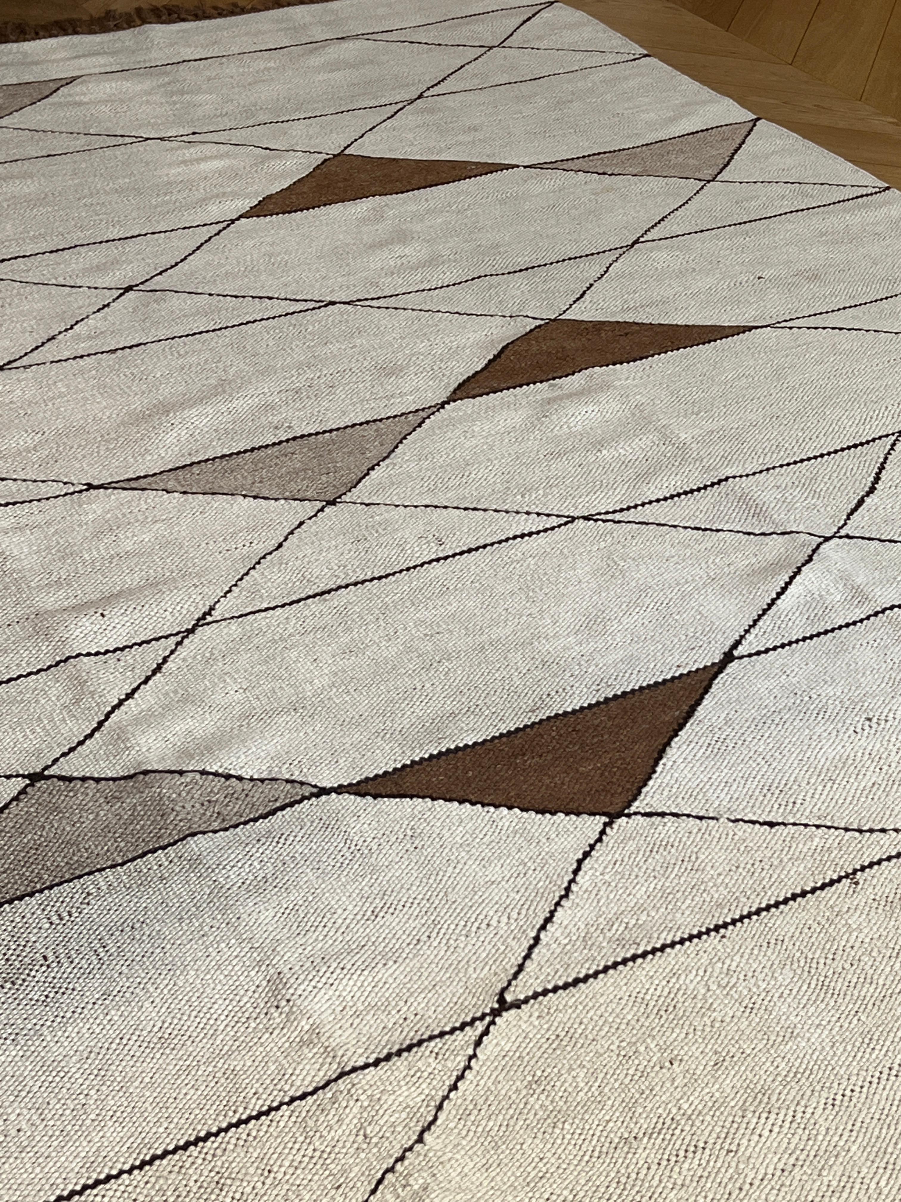 XXth Century White Grey and Brown Geometric Polish Kilim from 70’s In Good Condition For Sale In Firenze, IT