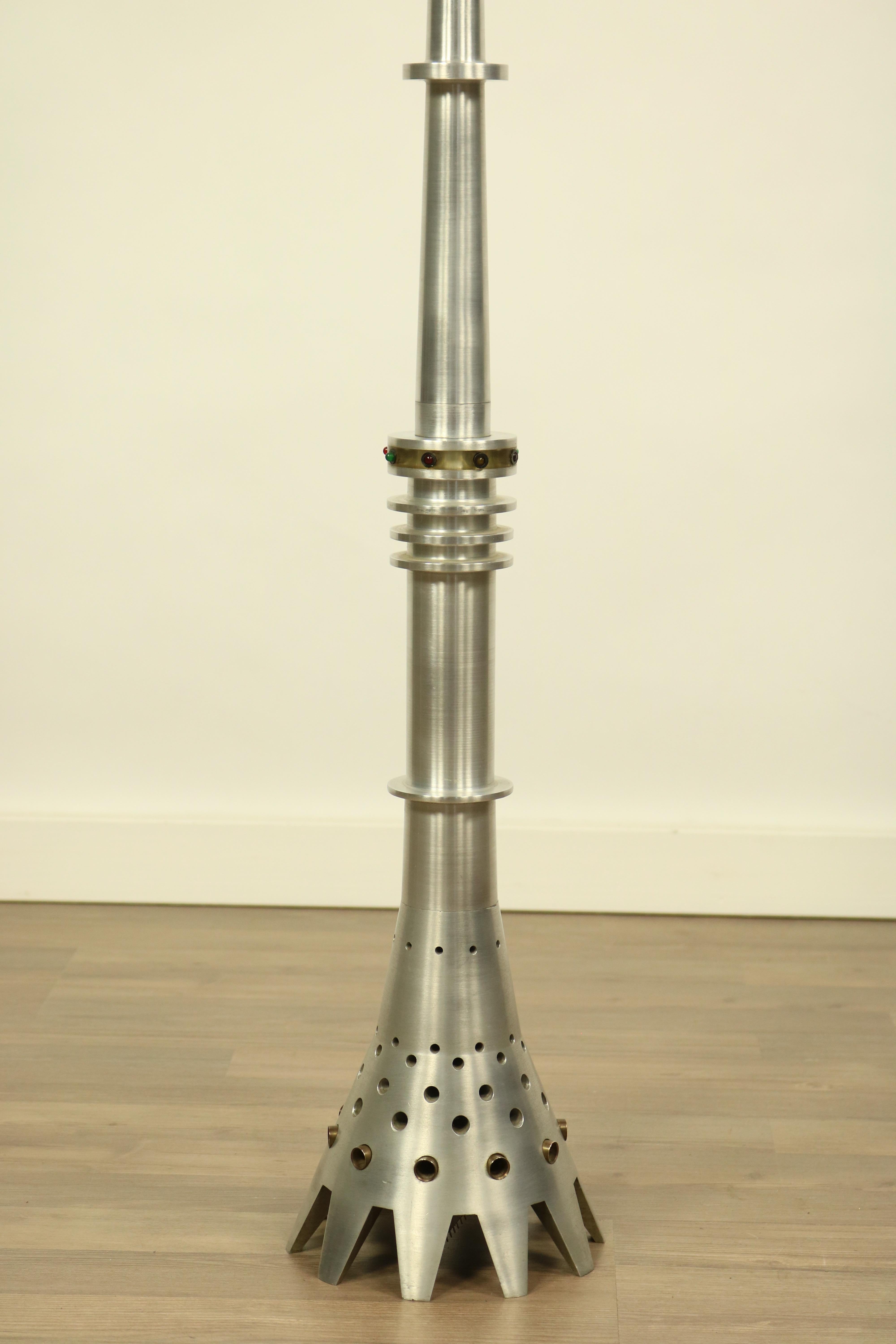Aluminum model of the Moscow TV tower, at an incredible height of 66 1/2''.
The model is equipped with some LEDs and cables but we could not test the function, 
otherwise the general condition is very fine.
Weight 6 kg / 13.2 lb.
 
 