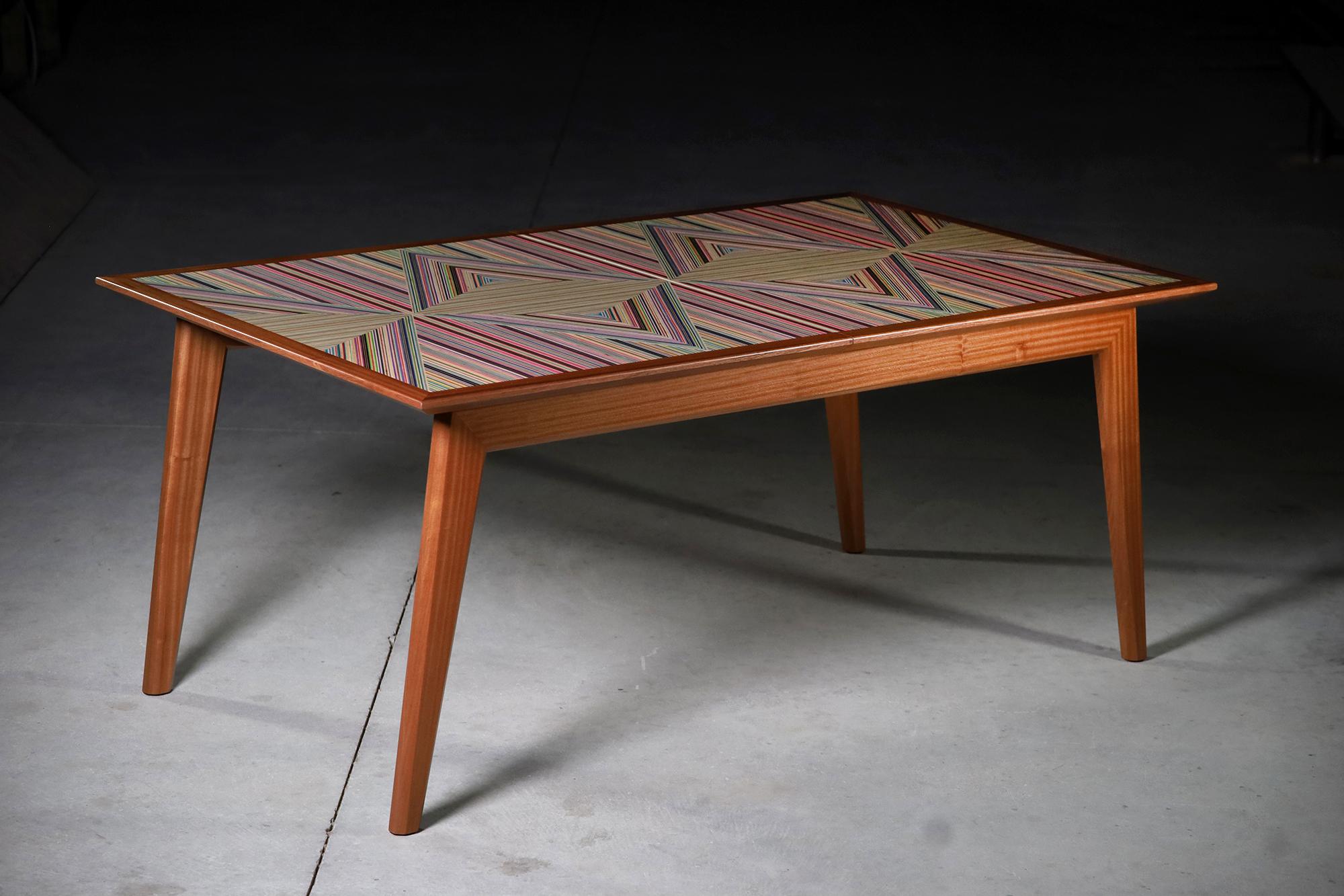 Table de salle à manger 'XXYY Neuf - En vente à Calgary, CA