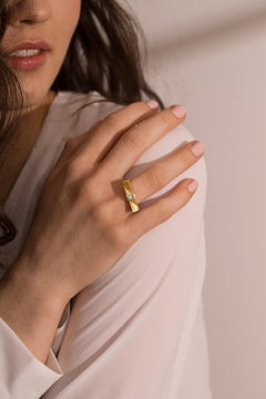 Anello architettonico modernista in oro con diamante bianco taglio baguette da 0,3 carati