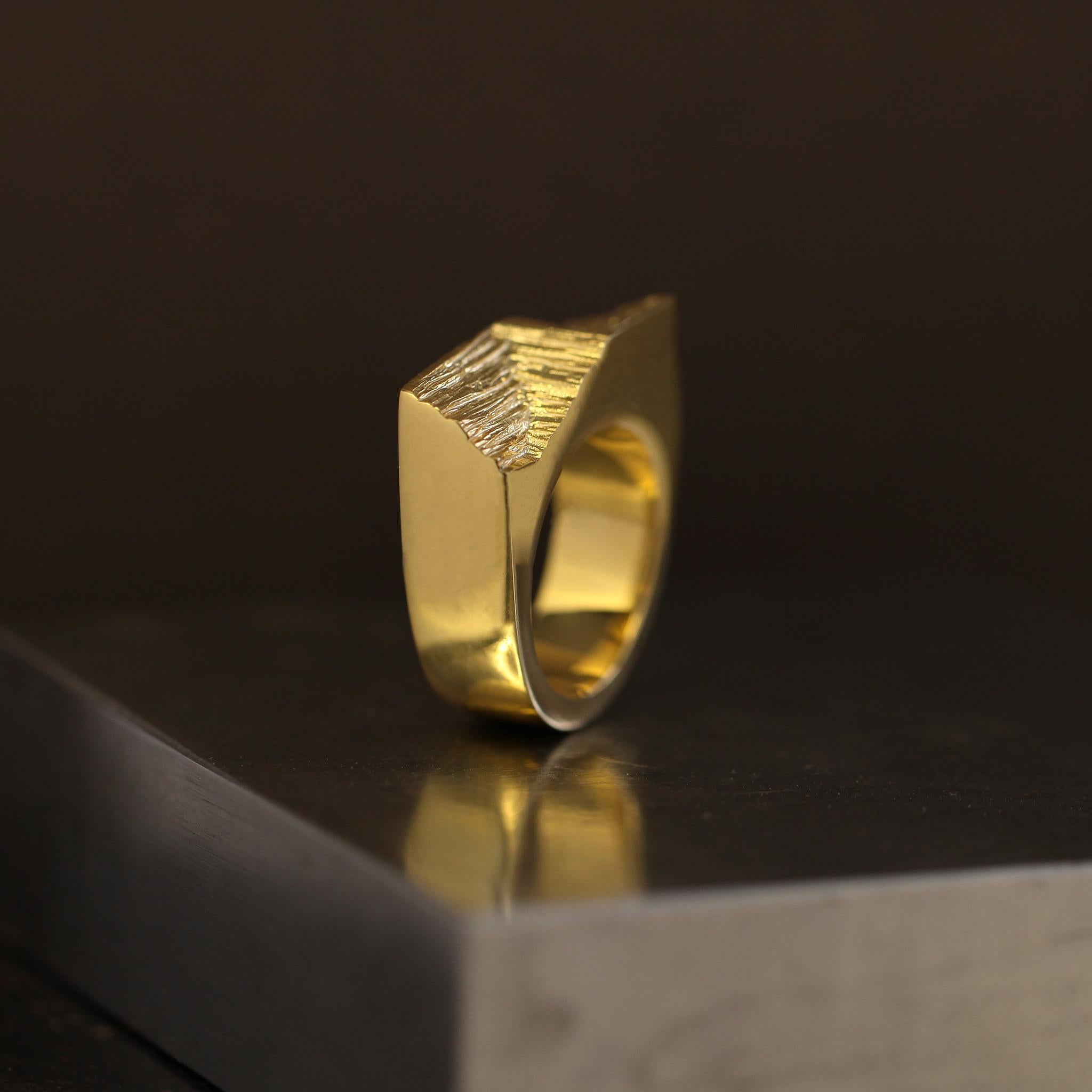 For Sale:  XYZ In Signum Modernist Sculptural Gold Statement Ring 3