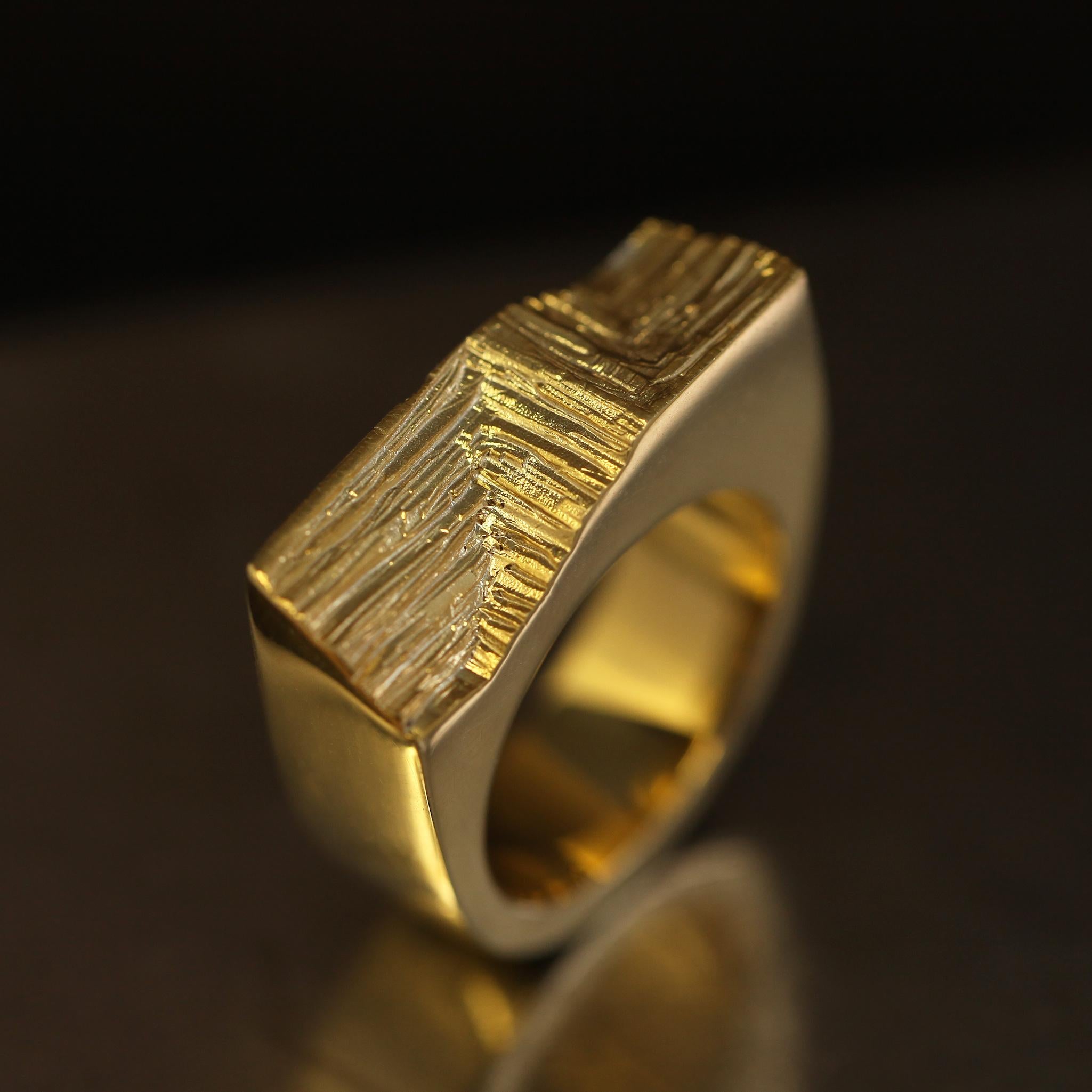 For Sale:  XYZ In Signum Modernist Sculptural Gold Statement Ring 6