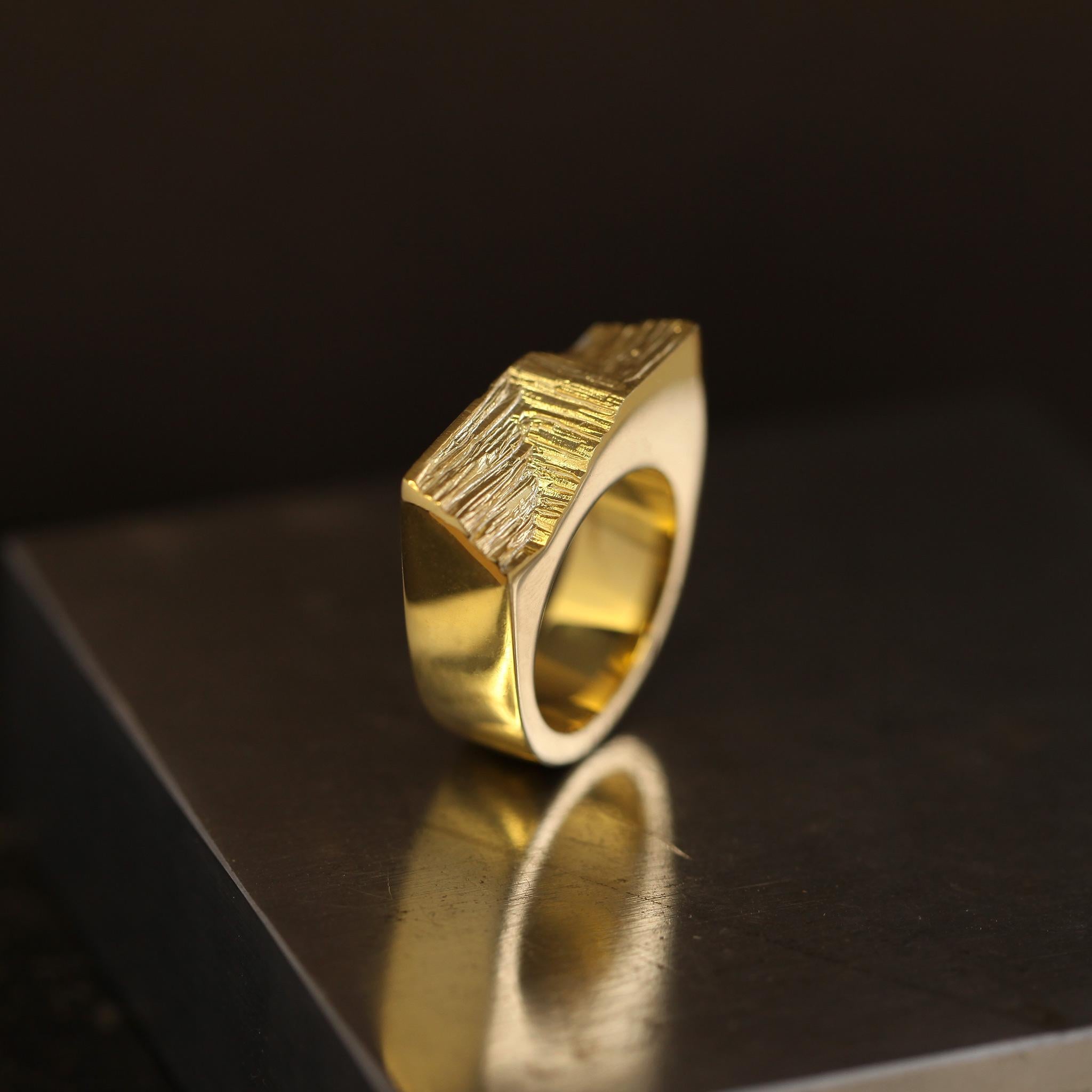 For Sale:  XYZ In Signum Modernist Sculptural Gold Statement Ring 8