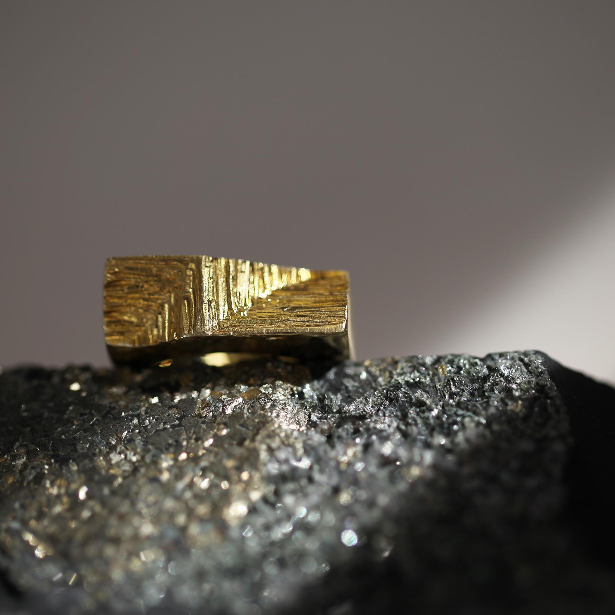 For Sale:  XYZ In Signum Modernist Sculptural Gold Statement Ring 9