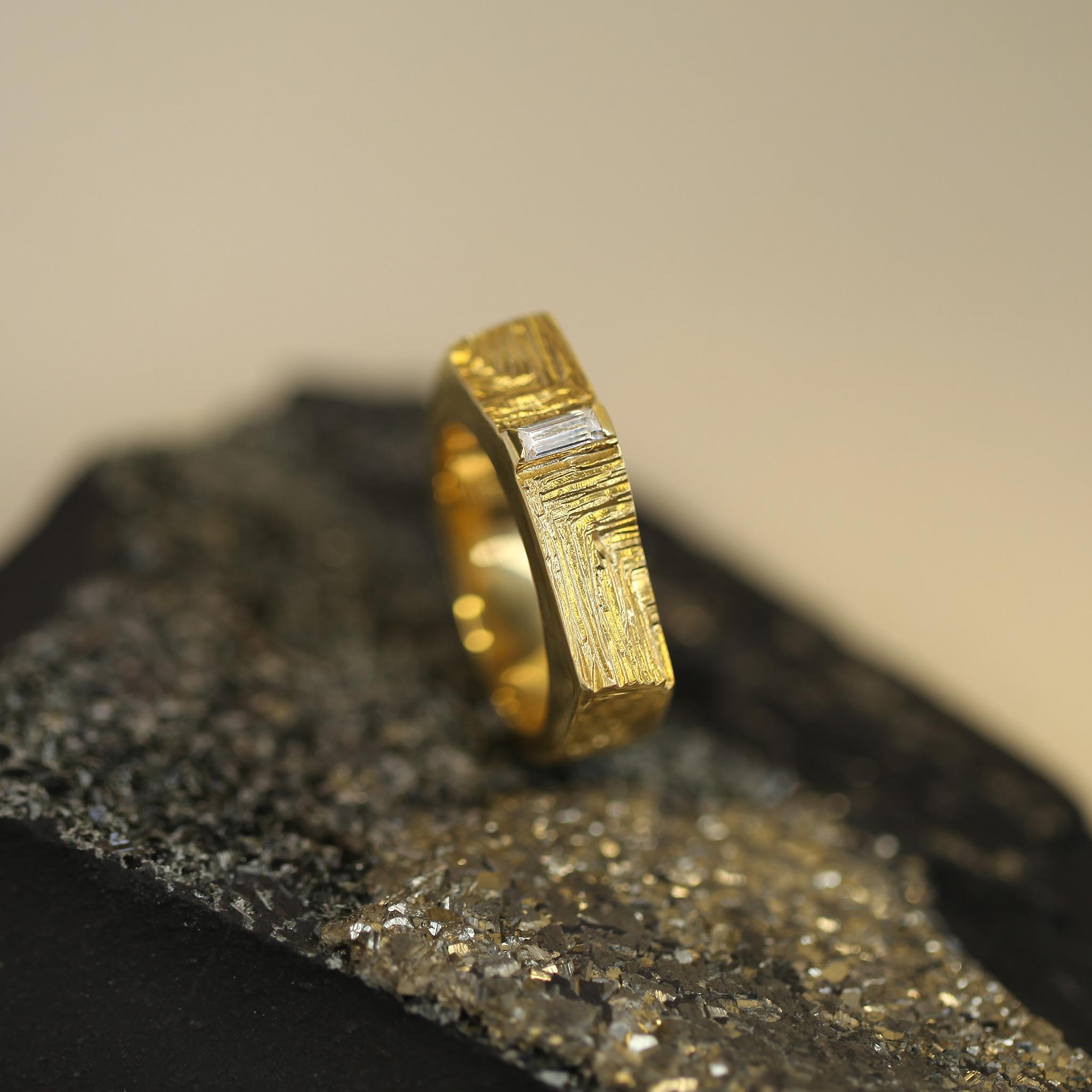 For Sale:  XYZ Tectum Modernist 0.2 Carat Baguette Cut Diamond Gold Statement Ring 3