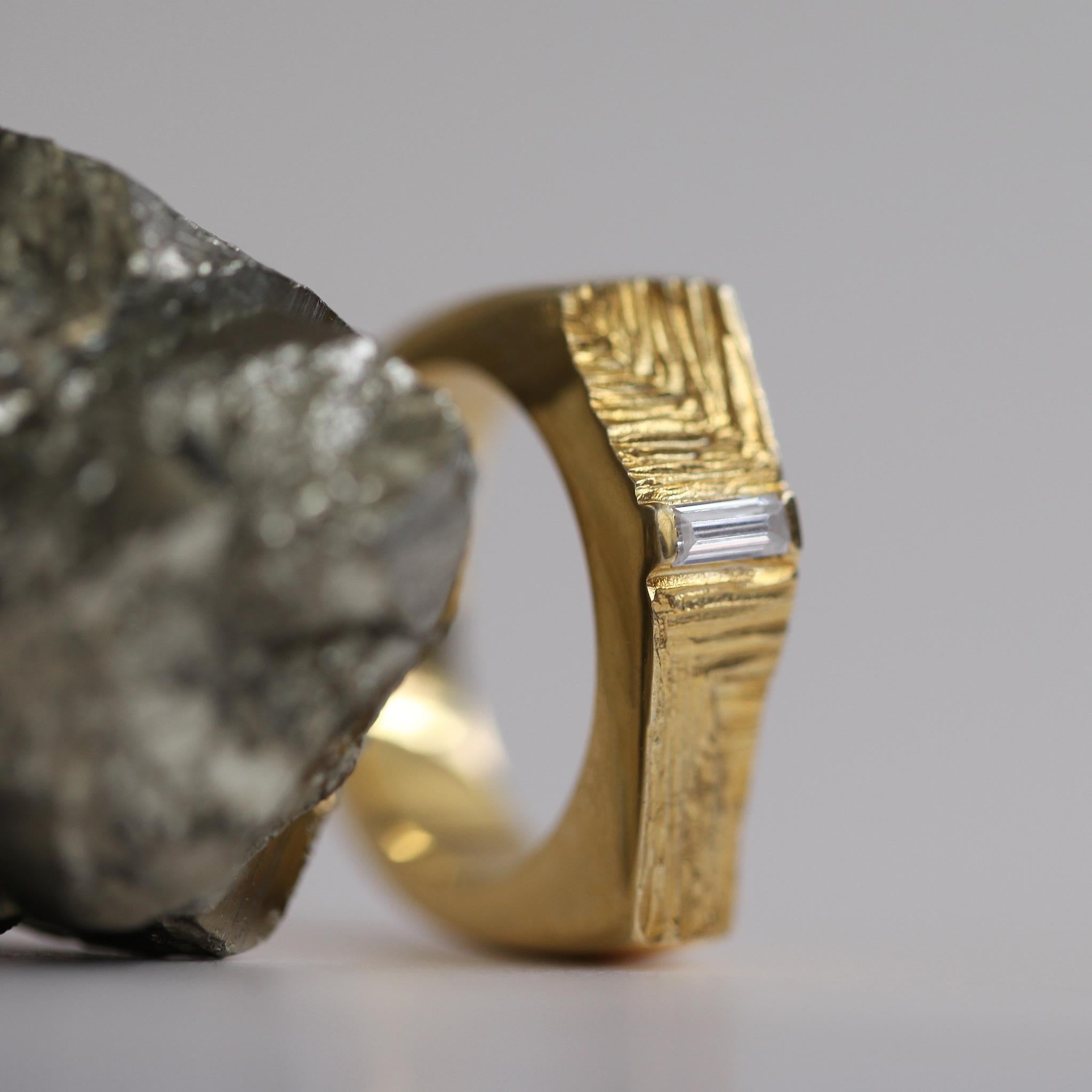 For Sale:  XYZ Tectum Modernist 0.2 Carat Baguette Cut Diamond Gold Statement Ring 4