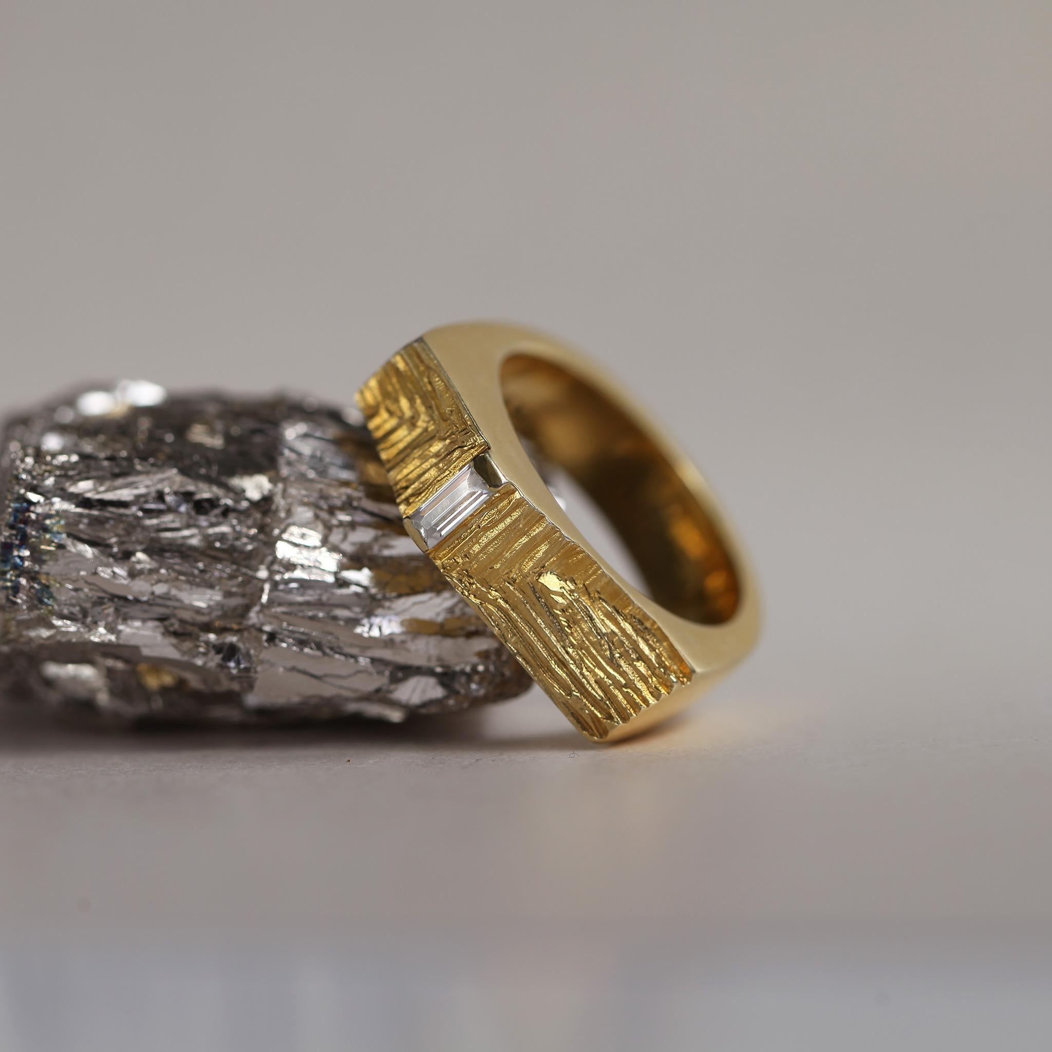For Sale:  XYZ Tectum Modernist 0.2 Carat Baguette Cut Diamond Gold Statement Ring 5