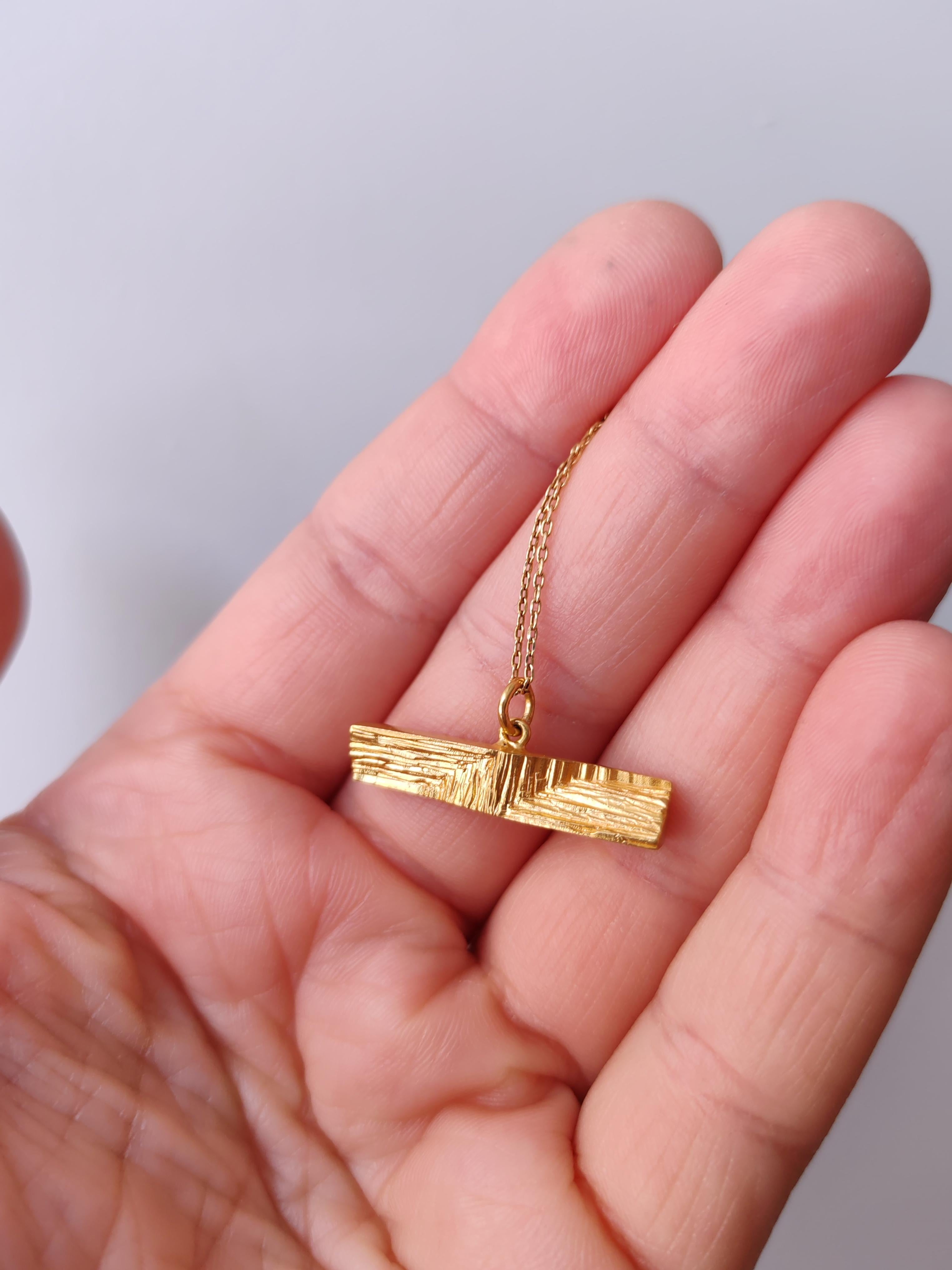 XYZ Trabea Modernist Gold Statement-Anhänger - Agata Karwowska im Angebot 1