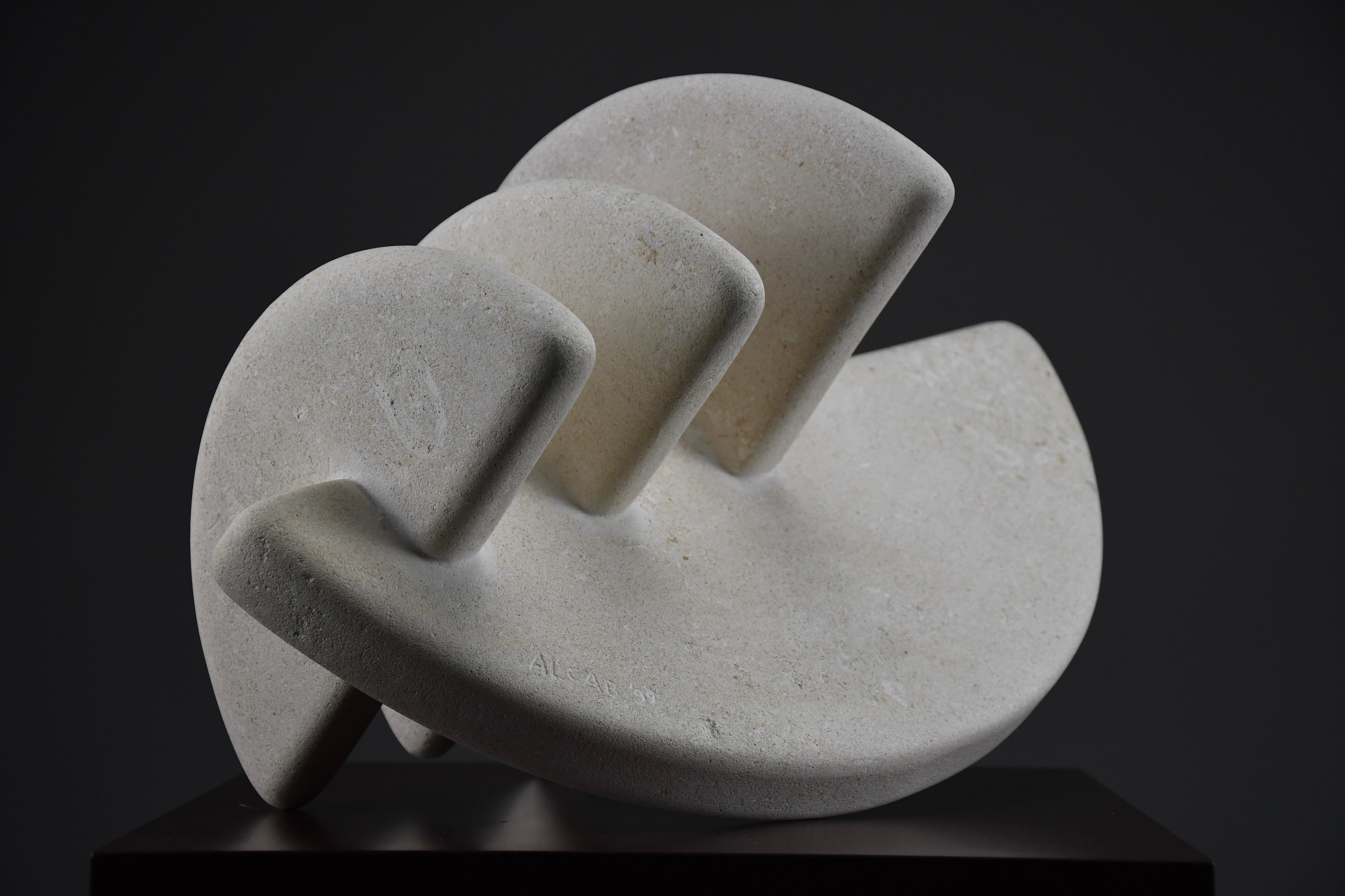 “XYZ4” by Alberto Cabiddu – A Harmonic Dialogue in Stone (1999) im Angebot 3
