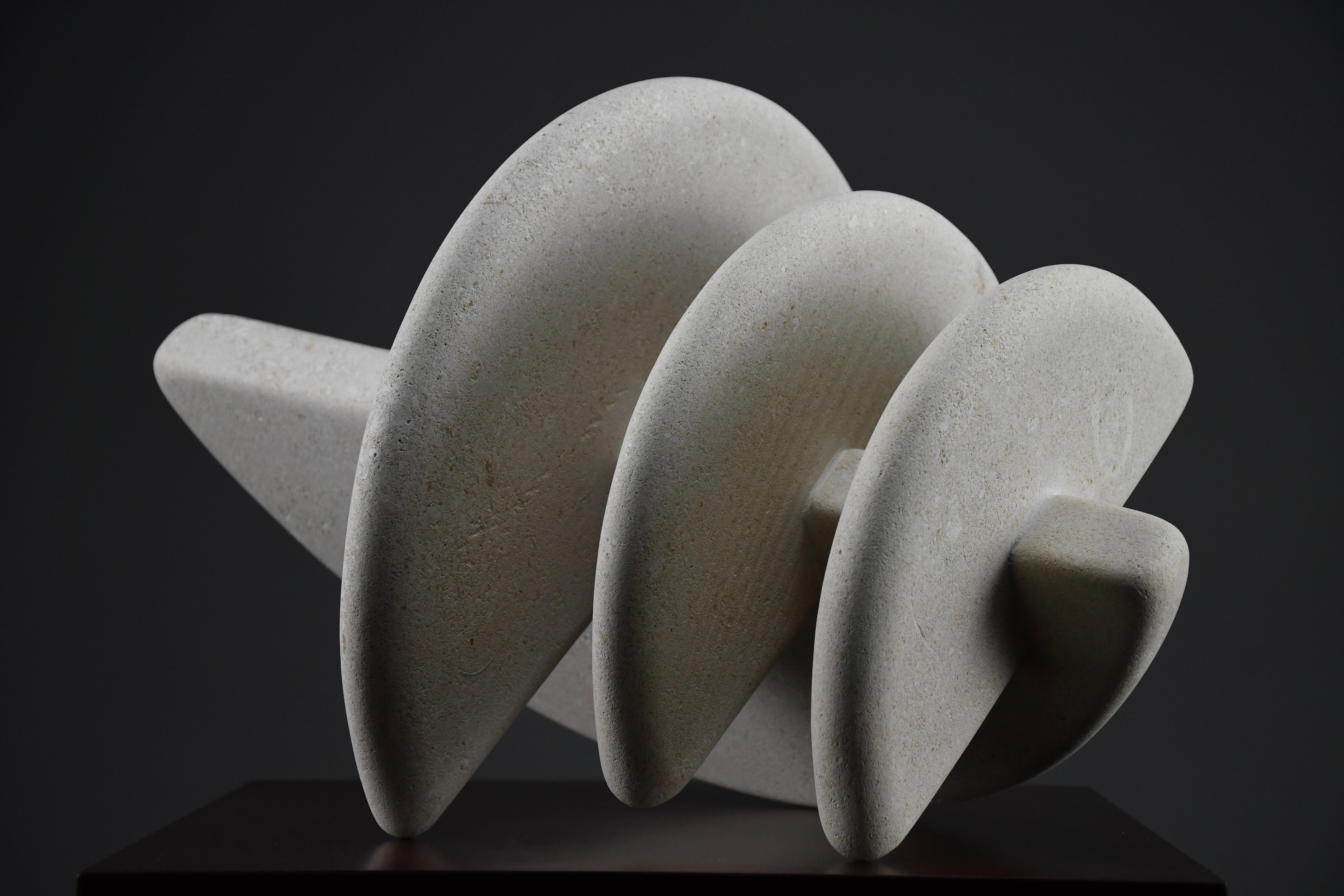 “XYZ4” by Alberto Cabiddu – A Harmonic Dialogue in Stone (1999) im Angebot 5