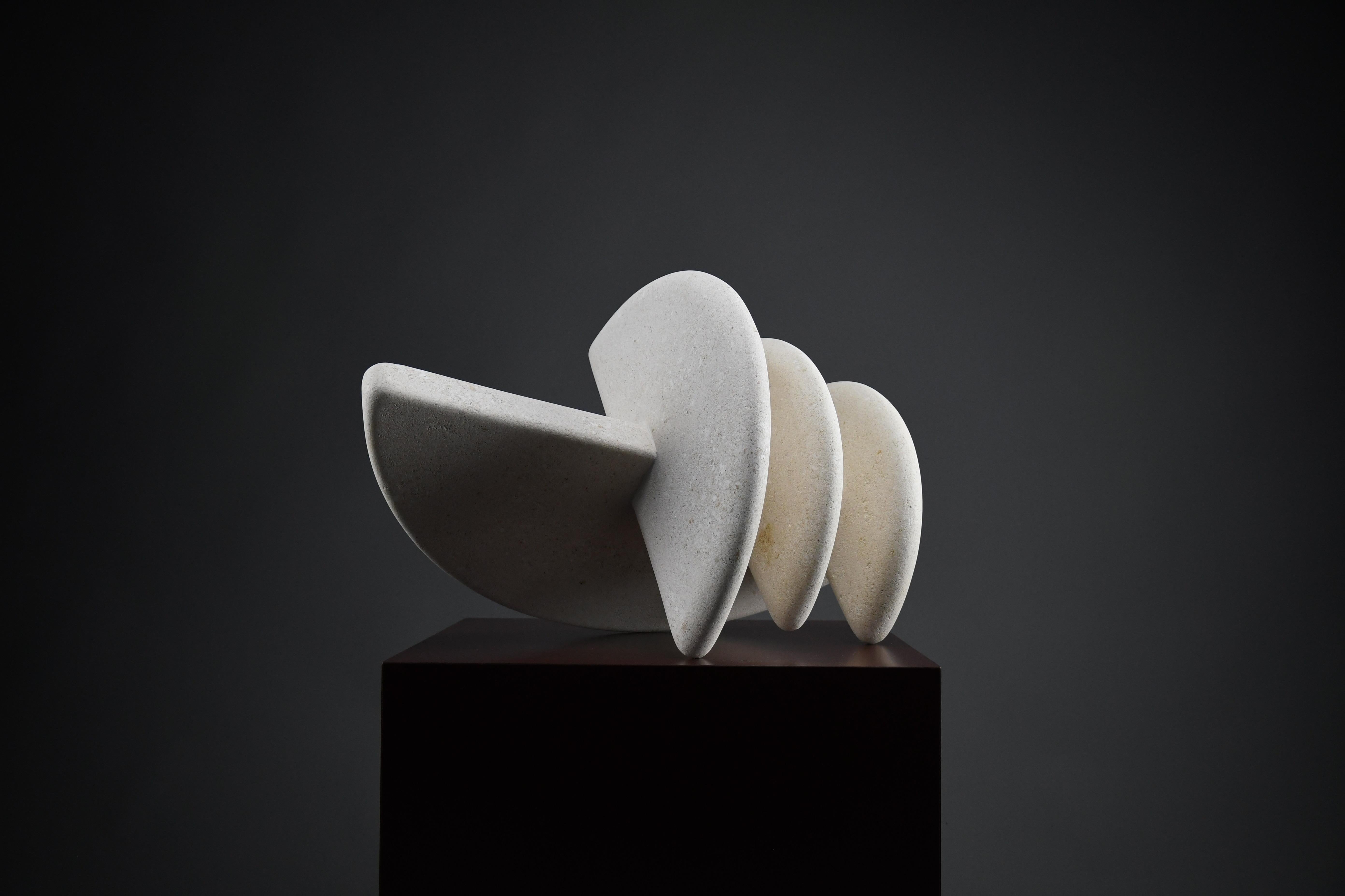 “XYZ4” by Alberto Cabiddu – A Harmonic Dialogue in Stone (1999) (Moderne) im Angebot