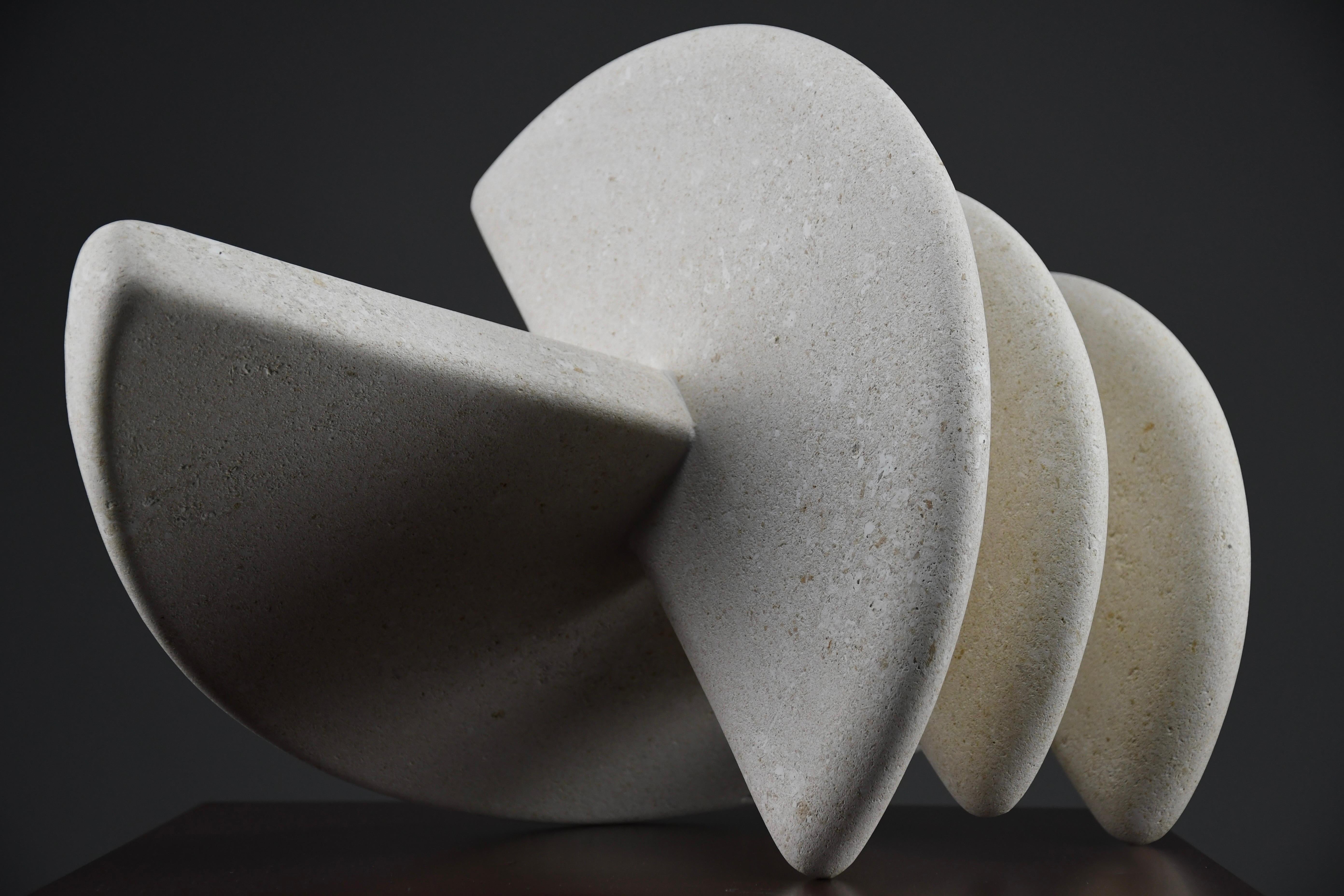“XYZ4” by Alberto Cabiddu – A Harmonic Dialogue in Stone (1999) (Italienisch) im Angebot