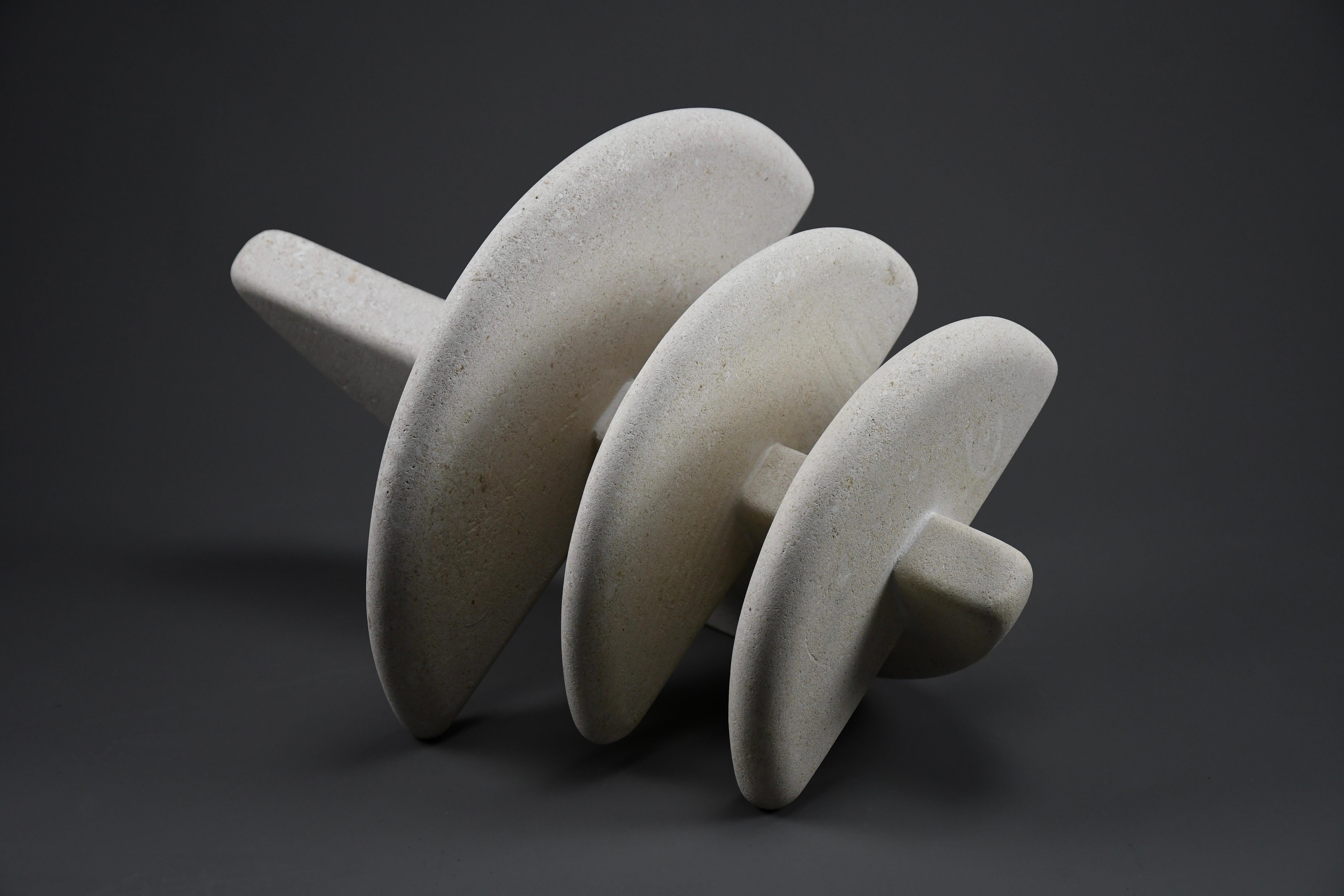 “XYZ4” by Alberto Cabiddu – A Harmonic Dialogue in Stone (1999) im Zustand „Gut“ im Angebot in Weesp, NL