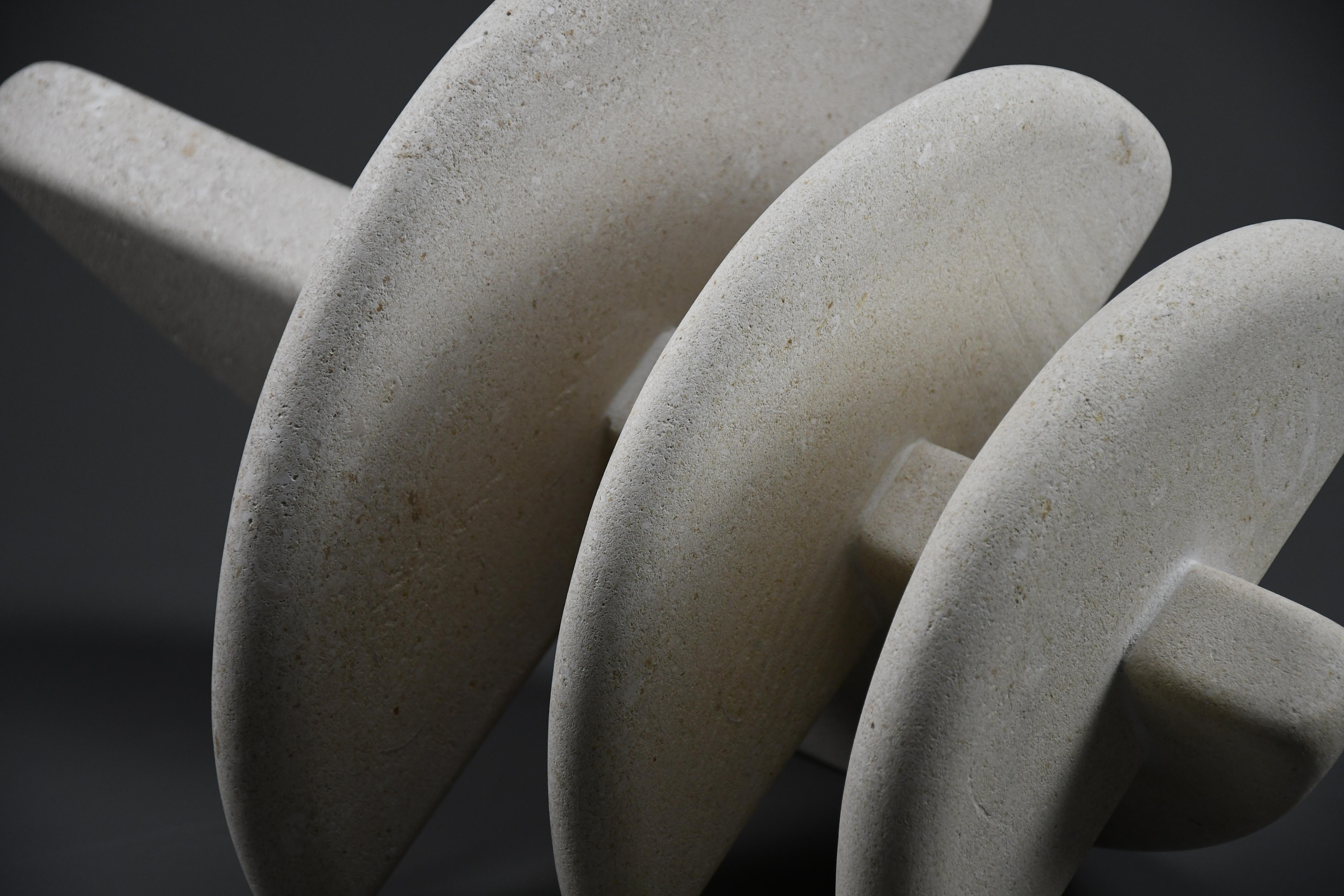 “XYZ4” by Alberto Cabiddu – A Harmonic Dialogue in Stone (1999) (Ende des 20. Jahrhunderts) im Angebot