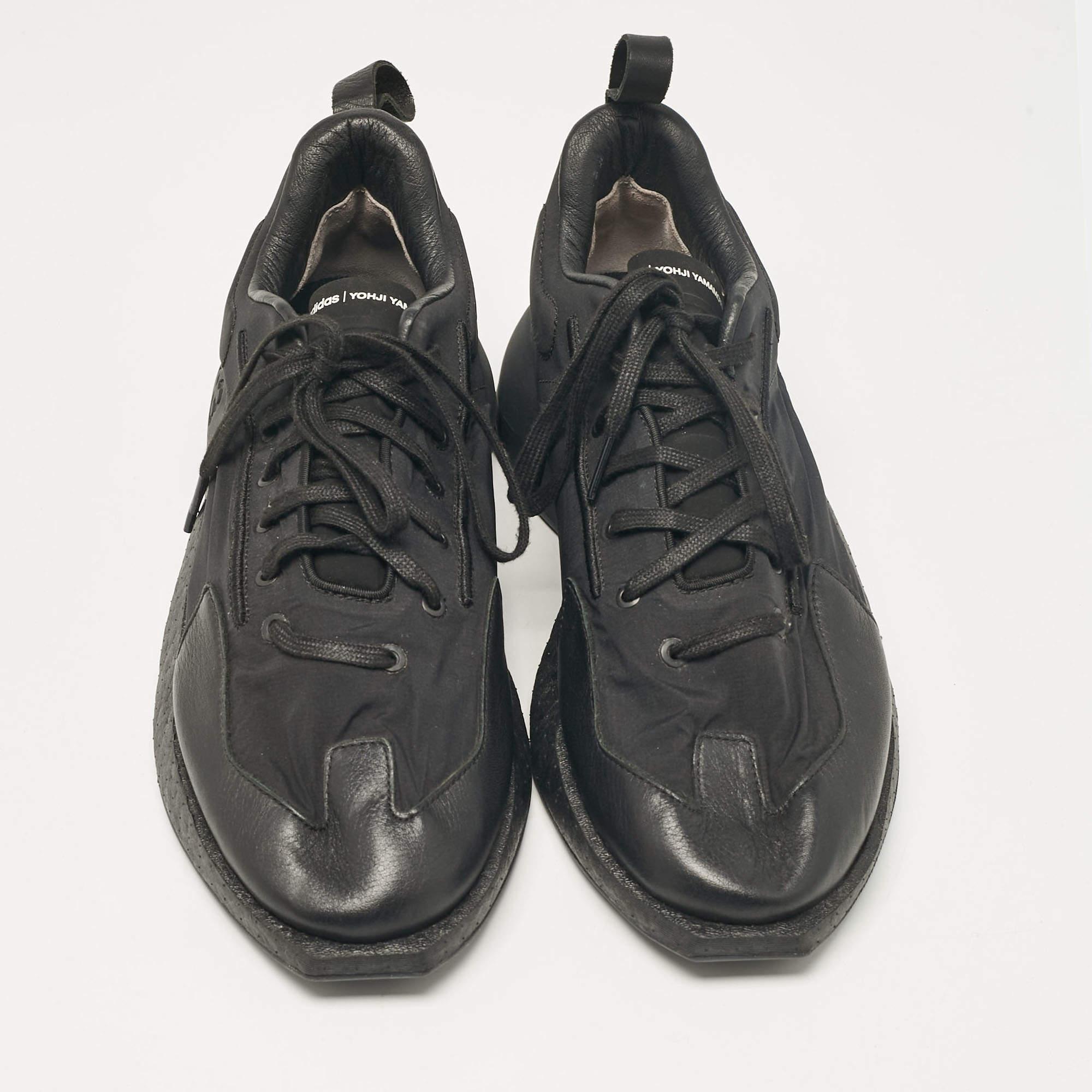 Y-3 Black Leather and Nylon Low Top Sneakers Size 42.5 In Excellent Condition For Sale In Dubai, Al Qouz 2