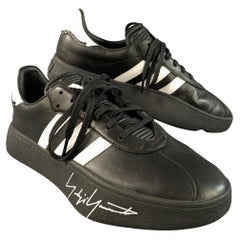 Y-3 Sneaker in Größe 9,5, schwarz-weiß, aus Leder, mit Schnürung
